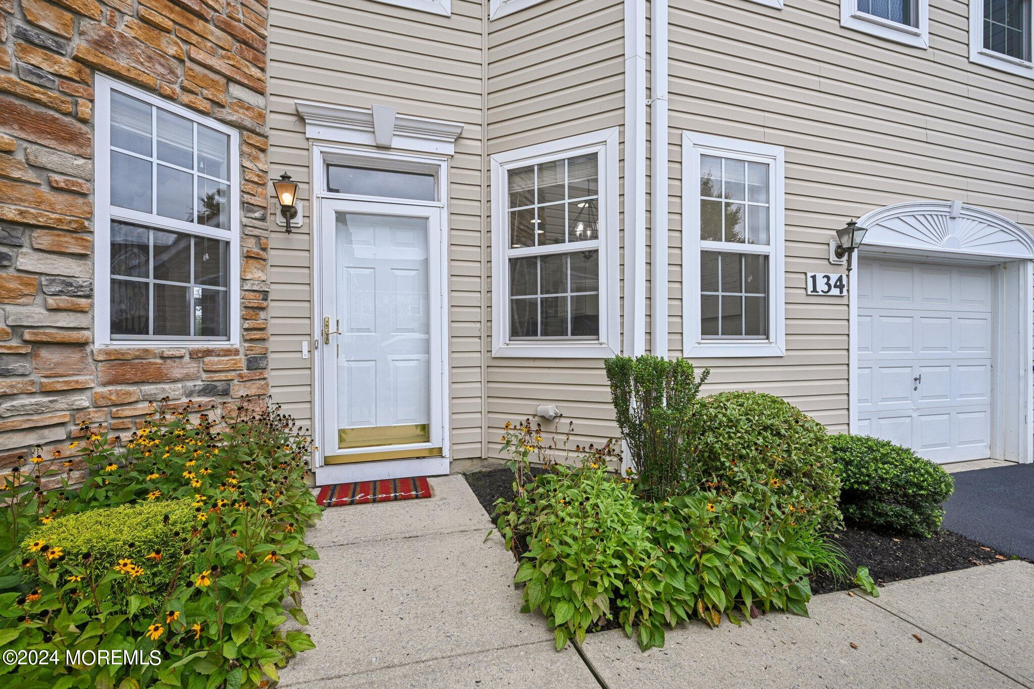 View Manalapan, NJ 07726 condo