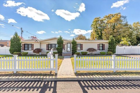 136 Sycamore Avenue North Middletown NJ 07748