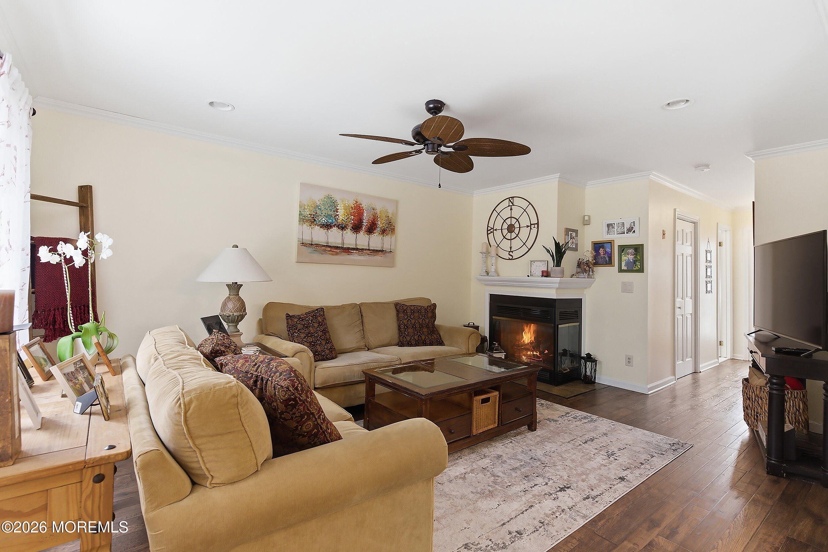 35 S Sailors Quay Drive 702