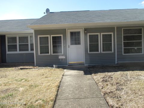 Homes For Sale - 337C Canterbury Court<br/> Ocean County, Lakewood, NJ 08701