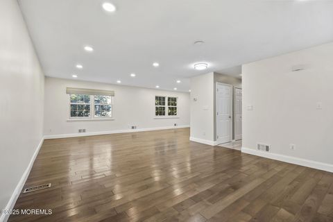23 Woodpecker Way Marlboro NJ 07746