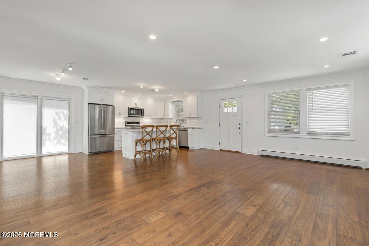 11 Leighton Avenue