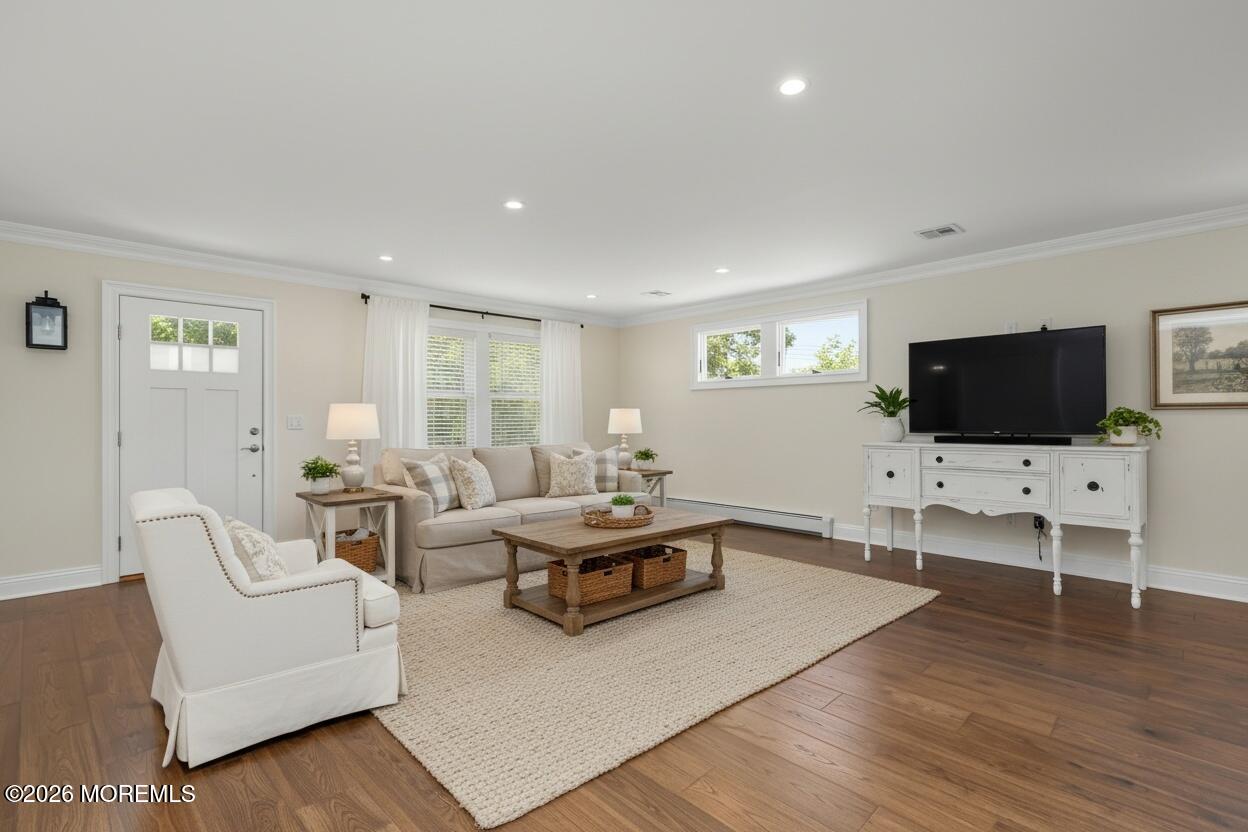11 Leighton Avenue