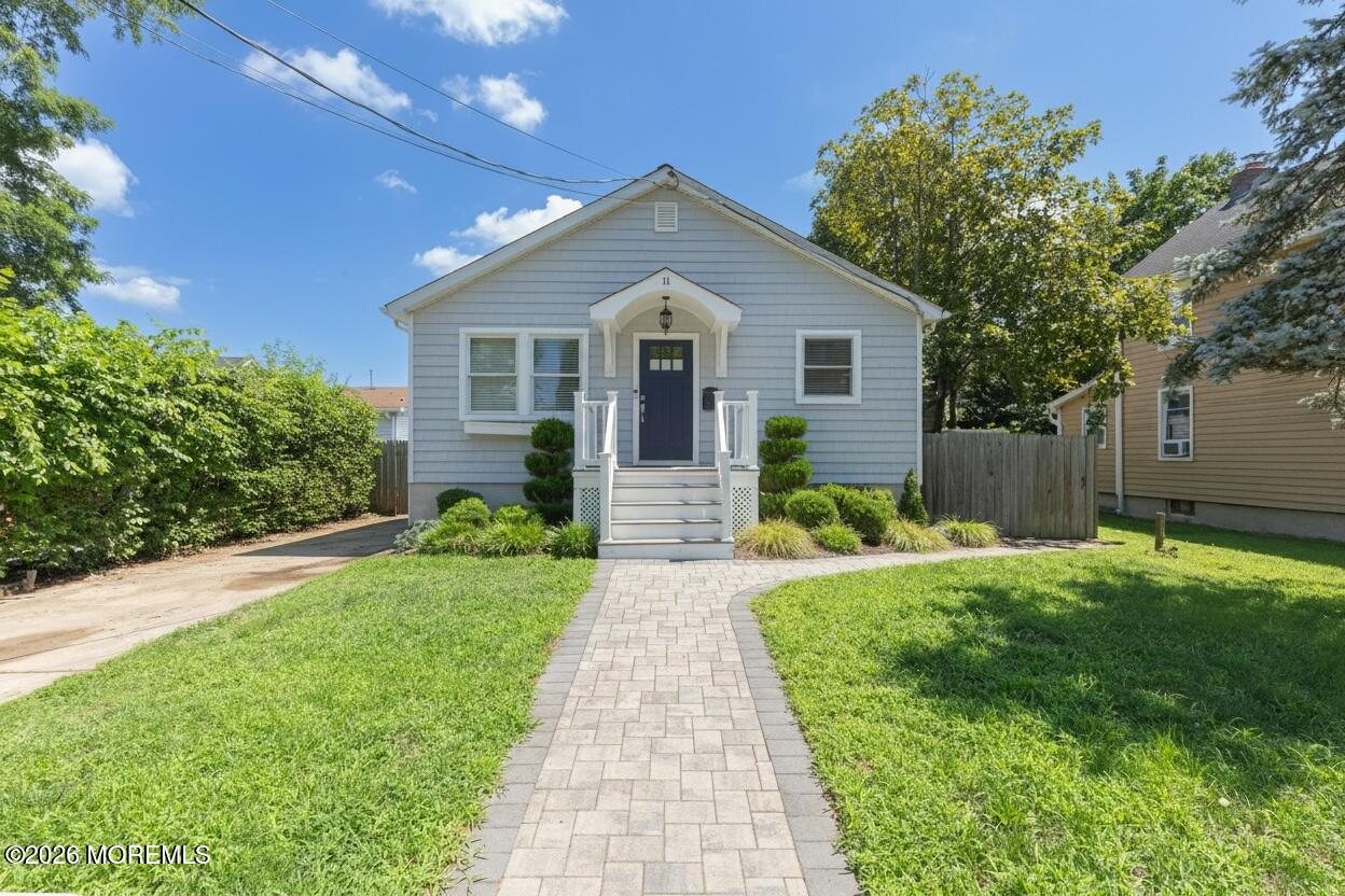 11 Leighton Avenue