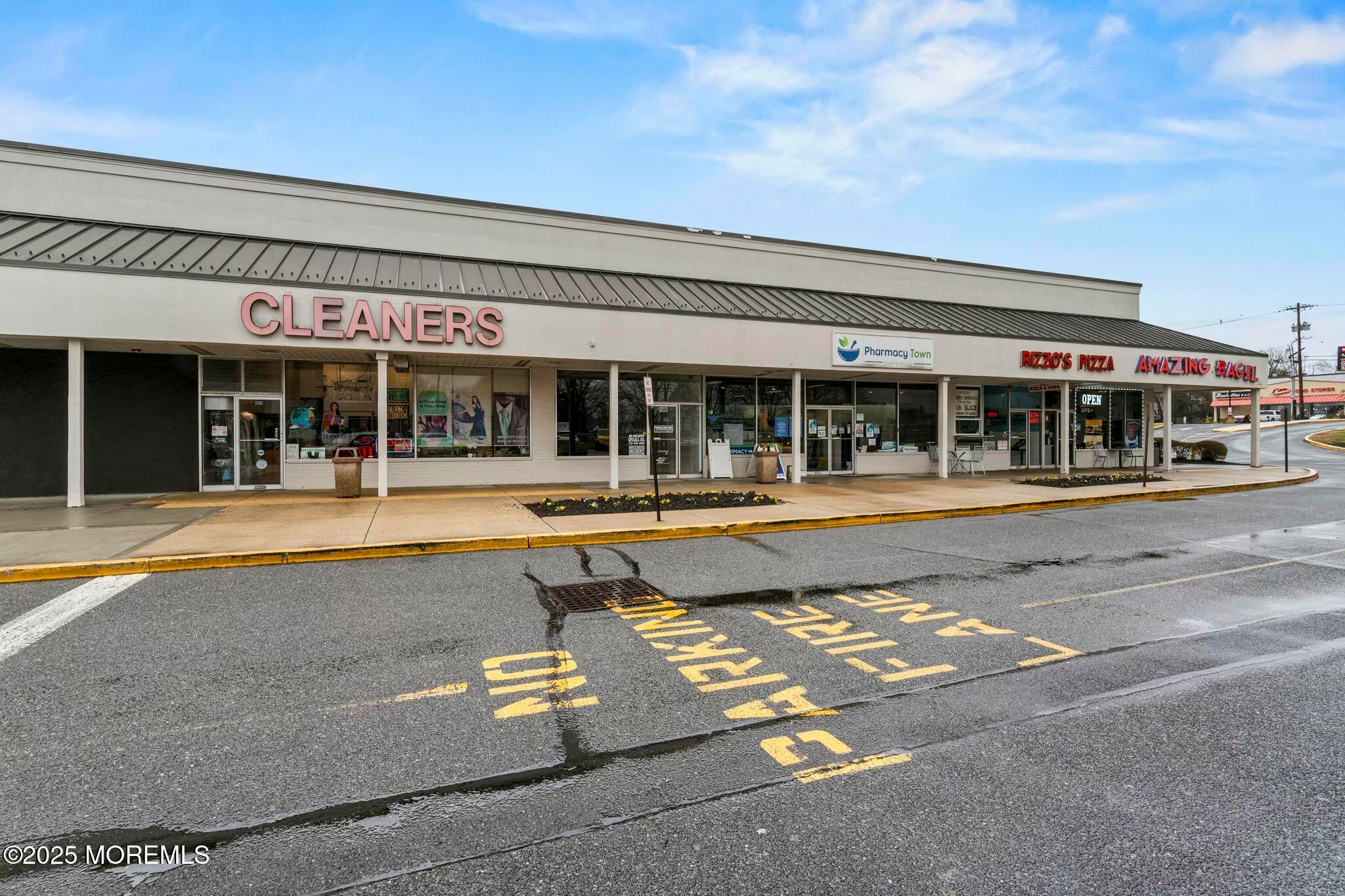 1582 S NJ-35 Plaza S