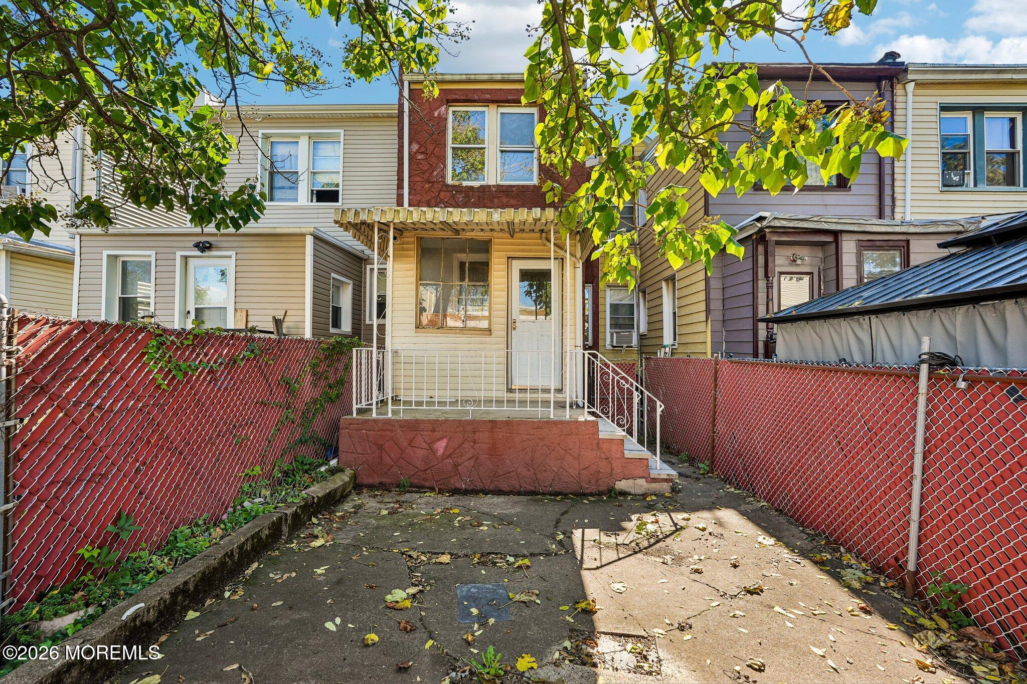 194 Lewis Street