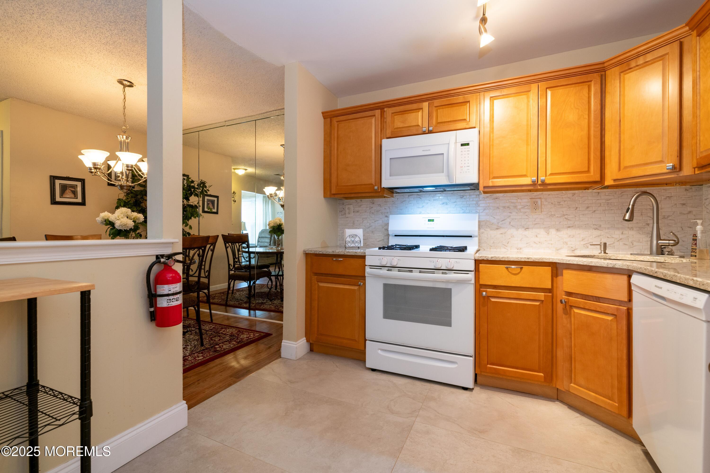 61 Frontier Way, Tinton Falls, New Jersey image 9