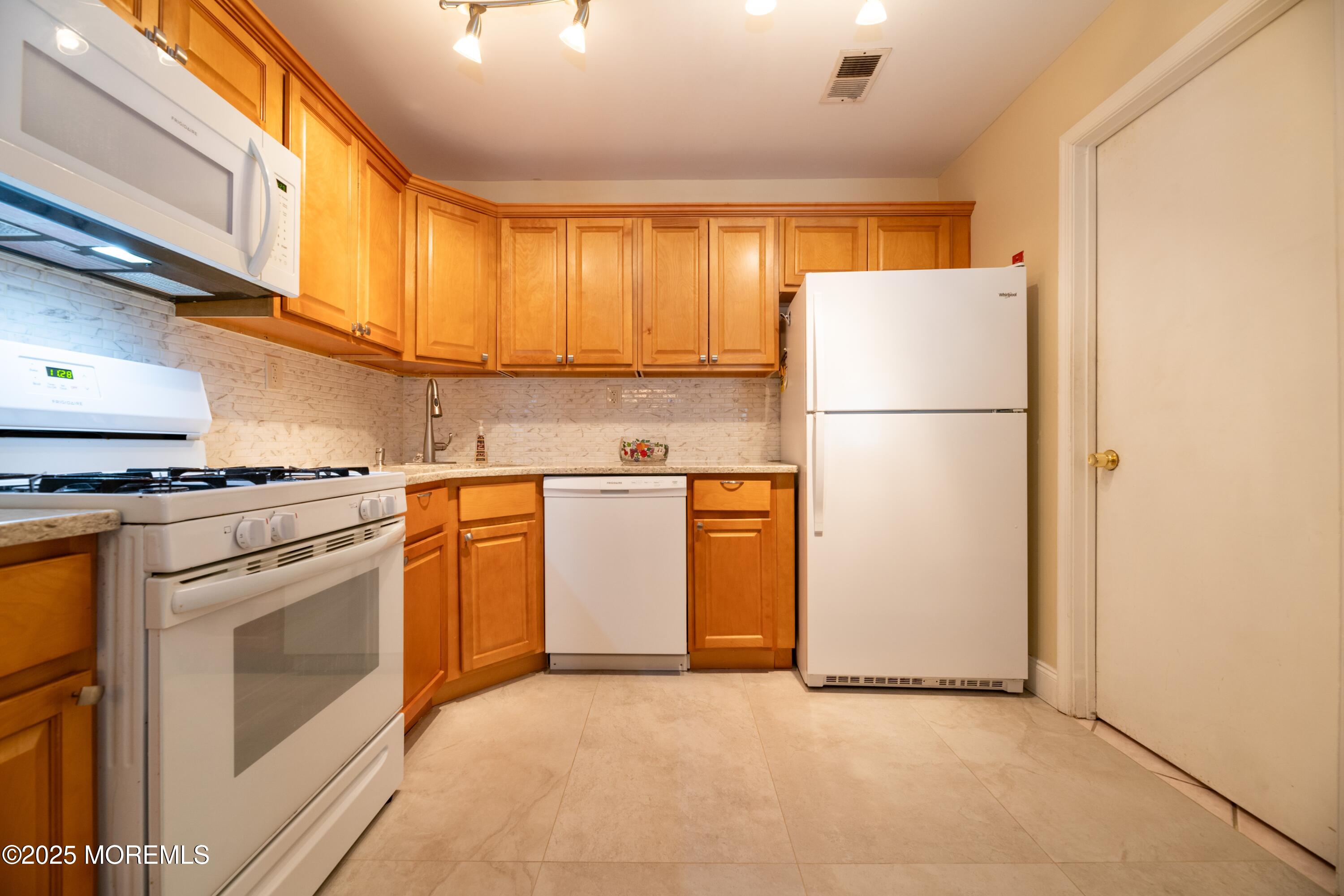 61 Frontier Way, Tinton Falls, New Jersey image 8
