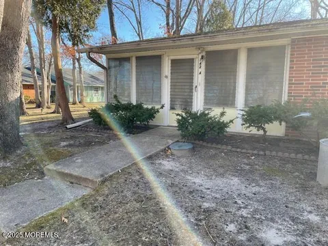 MLS: 22506885