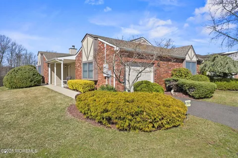 37 Lakeview Drive, Marlboro, NJ 07746 - MLS#: 22507824