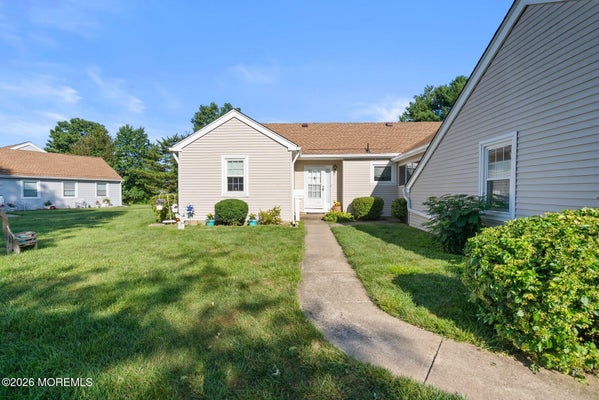 82 PARKWAY DR # B, FREEHOLD, NJ 07728 - Image 2018e276cbeaf772186483fb4eef53d6/4161795657