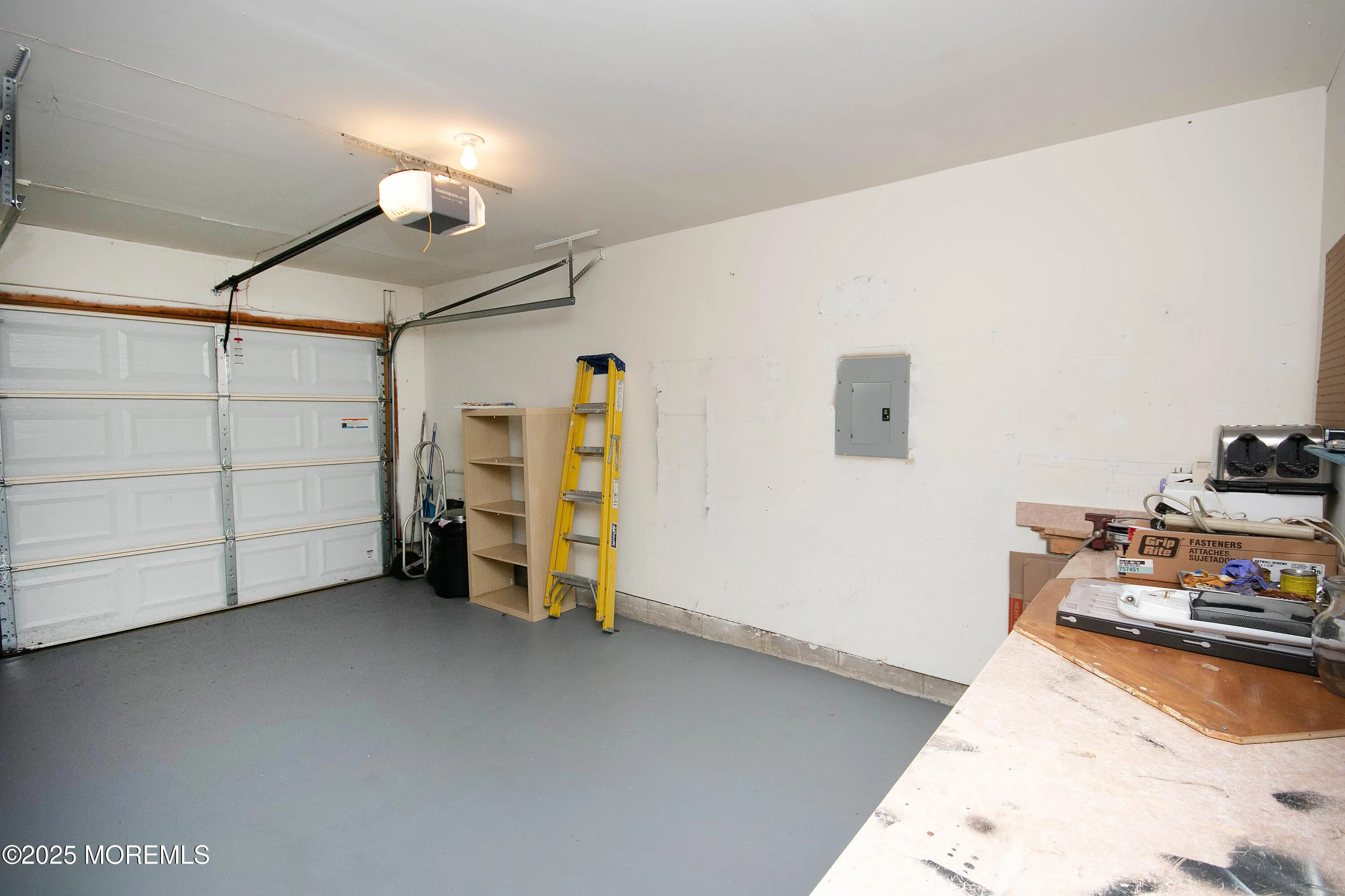 Holmdel, New Jersey 07733, United States, 2 Bedrooms Bedrooms, ,3 BathroomsBathrooms,Residential,Active,91806