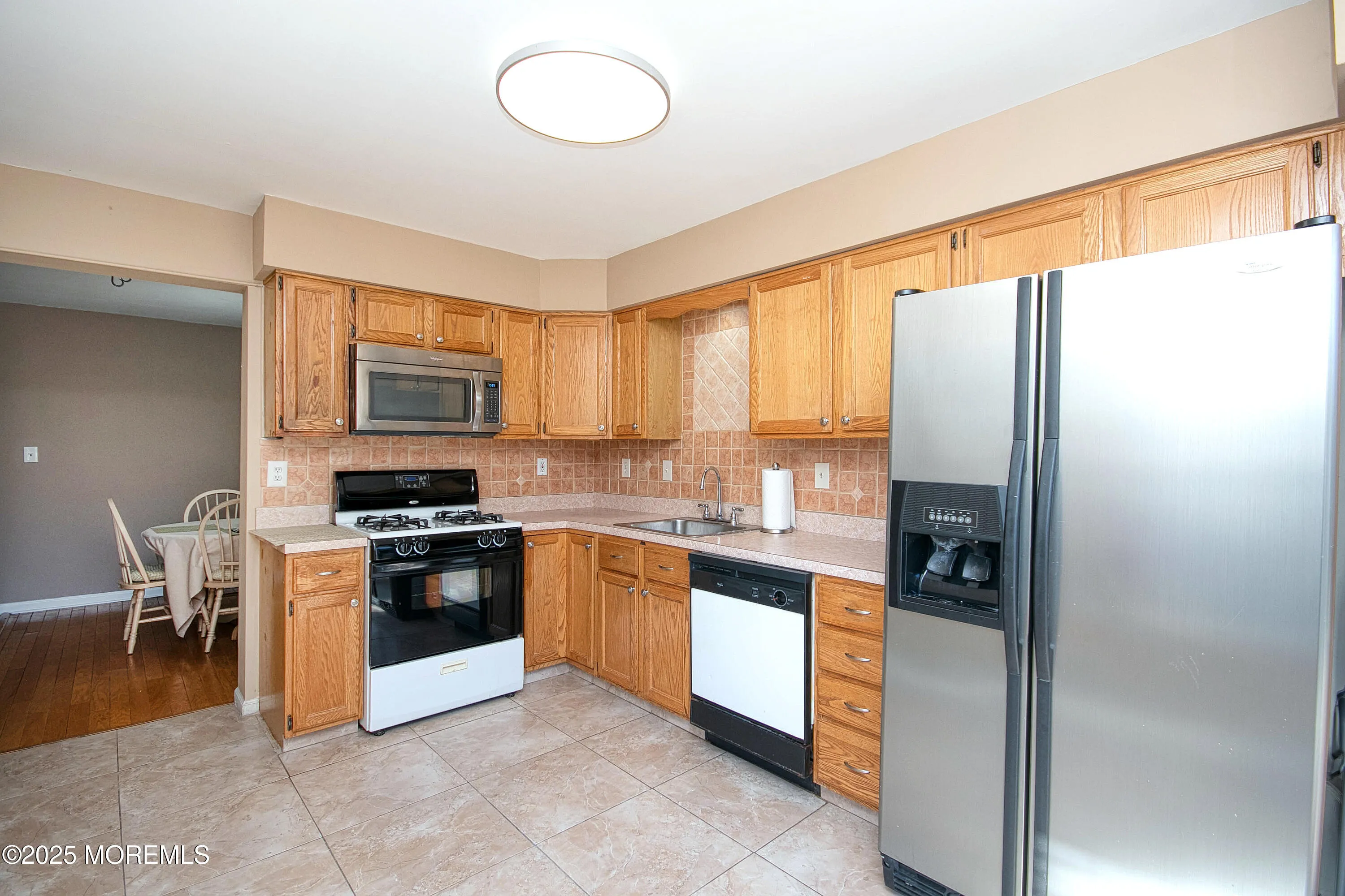 Holmdel, New Jersey 07733, United States, 2 Bedrooms Bedrooms, ,3 BathroomsBathrooms,Residential,Active,91806