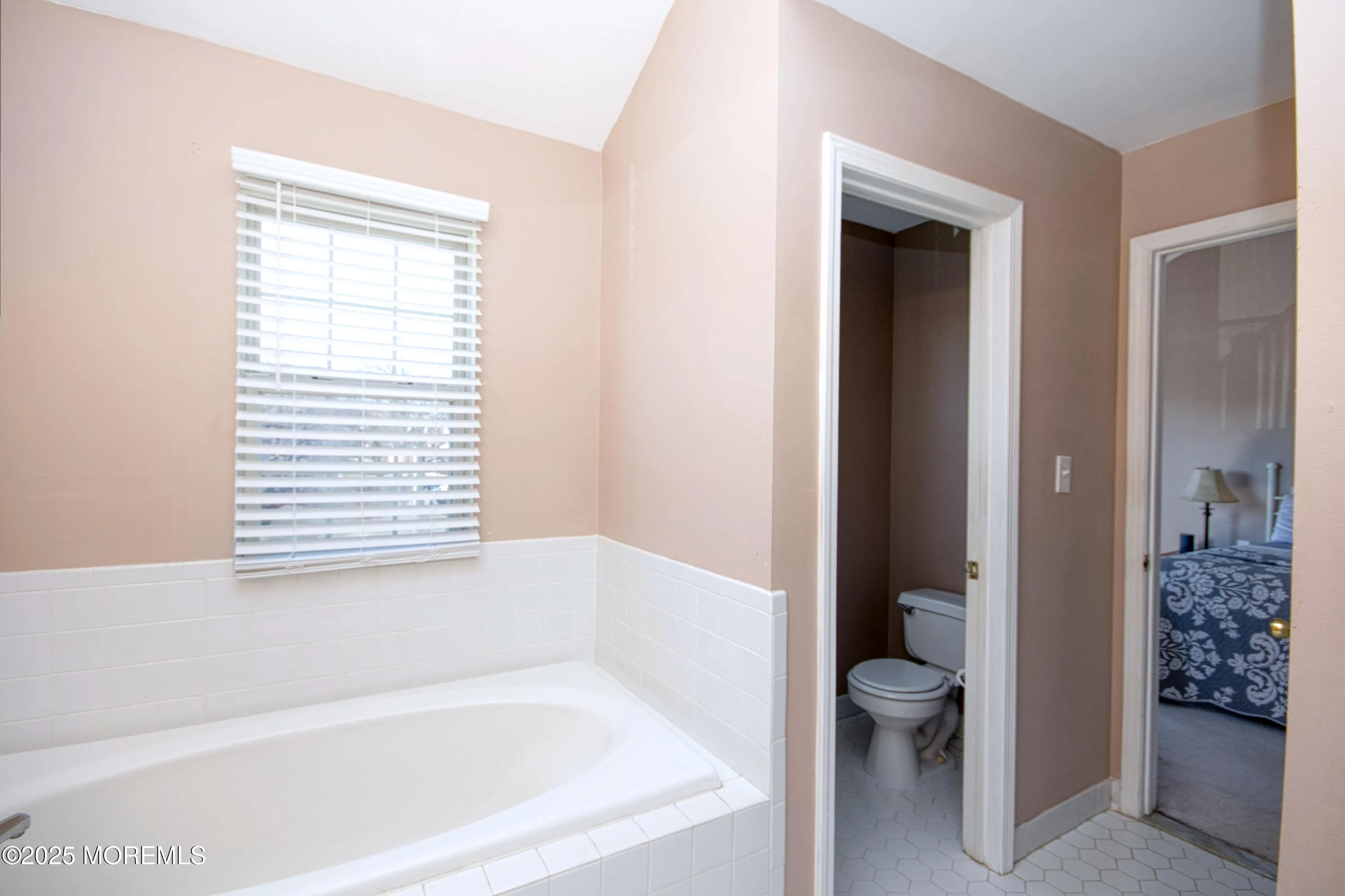 Holmdel, New Jersey 07733, United States, 2 Bedrooms Bedrooms, ,3 BathroomsBathrooms,Residential,Active,91806