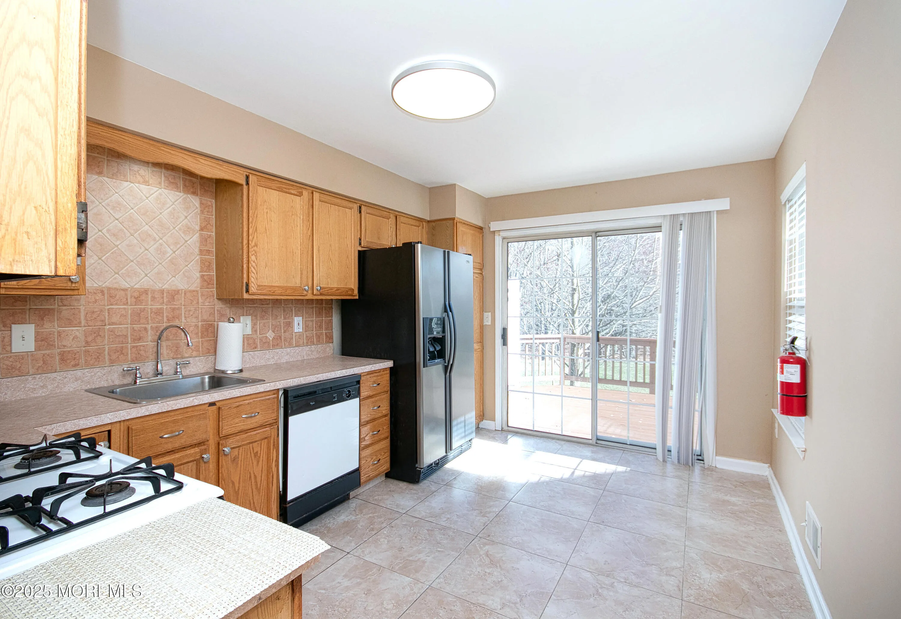 Holmdel, New Jersey 07733, United States, 2 Bedrooms Bedrooms, ,3 BathroomsBathrooms,Residential,Active,91806