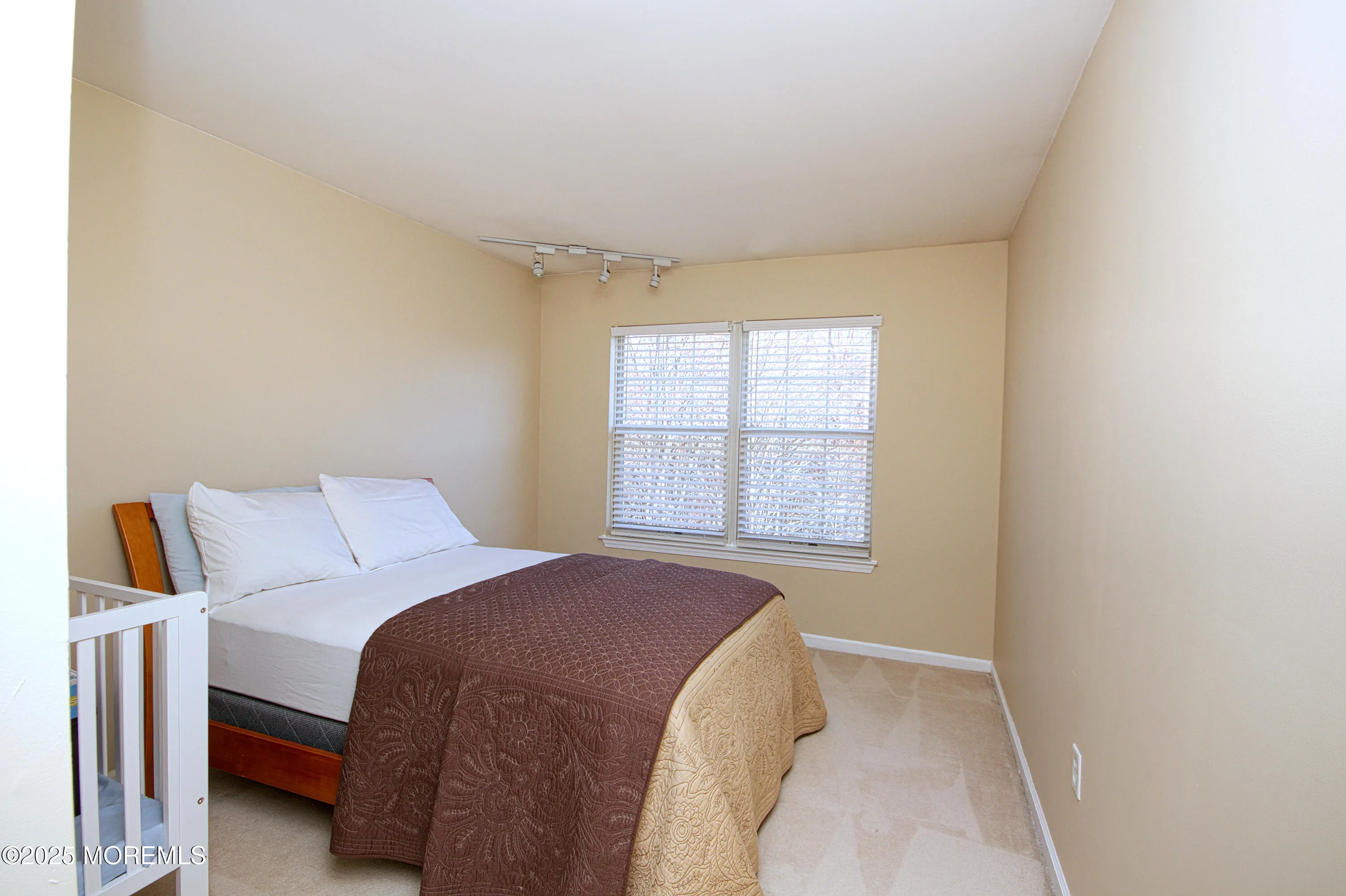 Holmdel, New Jersey 07733, United States, 2 Bedrooms Bedrooms, ,3 BathroomsBathrooms,Residential,Active,91806