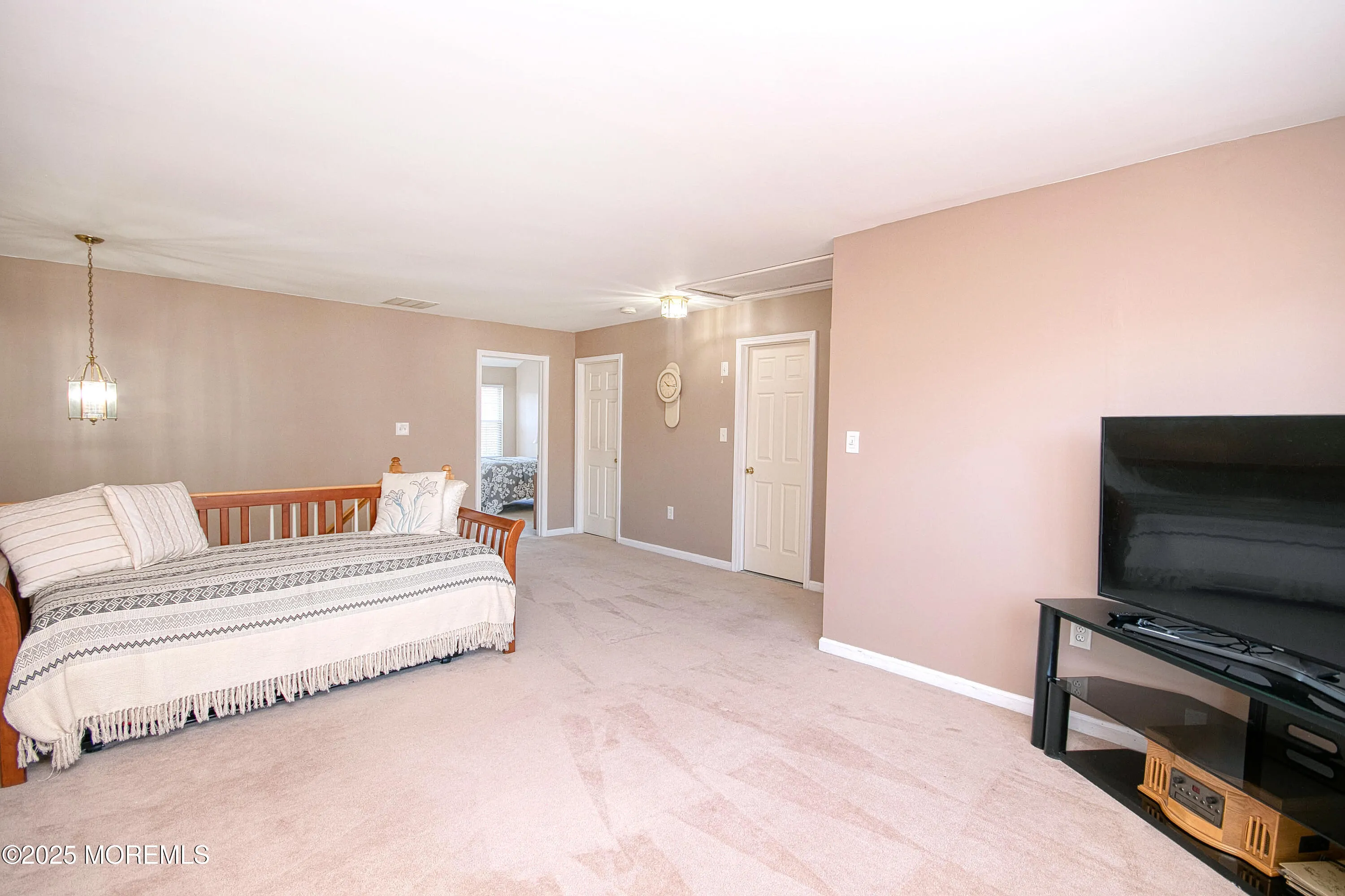 Holmdel, New Jersey 07733, United States, 2 Bedrooms Bedrooms, ,3 BathroomsBathrooms,Residential,Active,91806