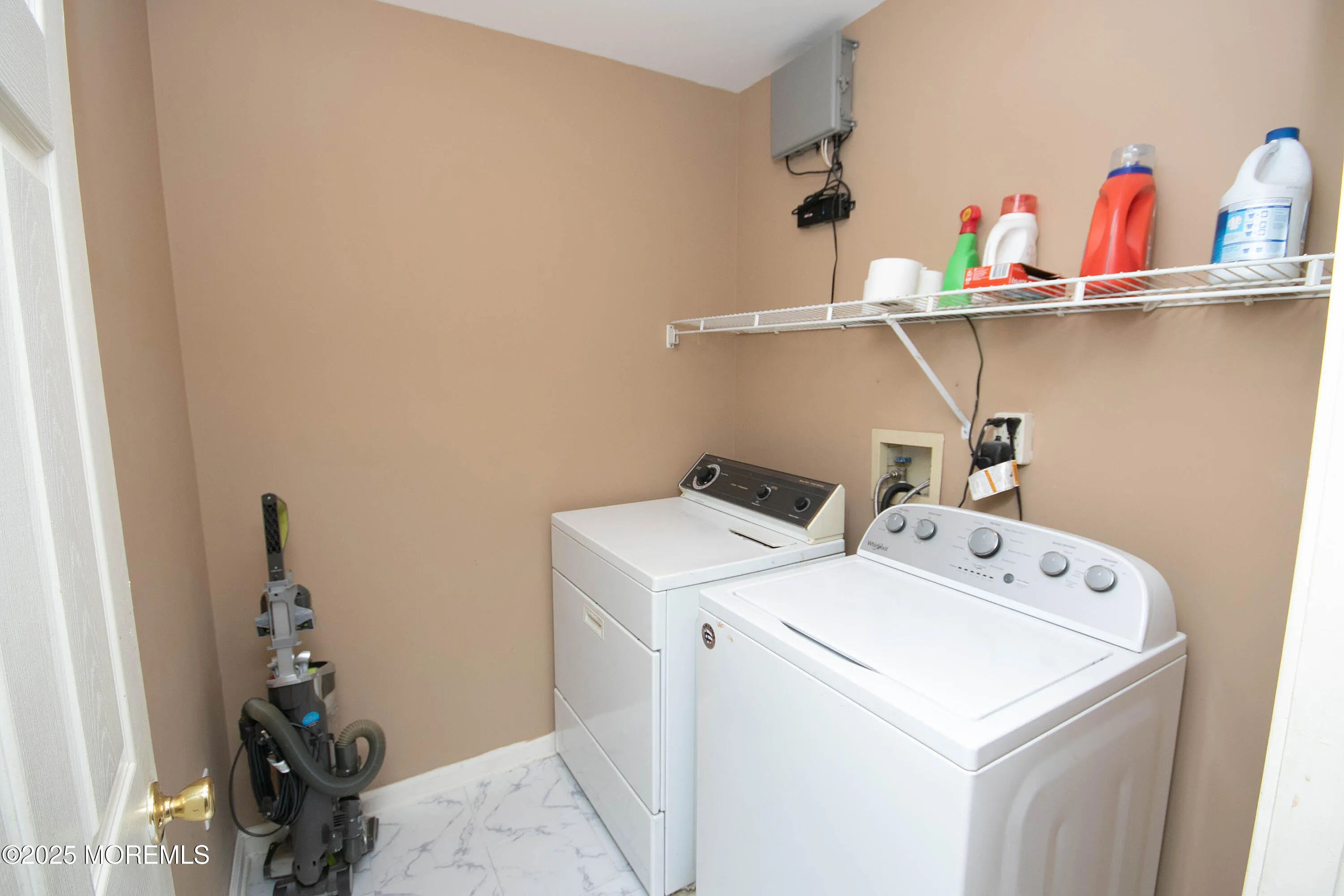 Holmdel, New Jersey 07733, United States, 2 Bedrooms Bedrooms, ,3 BathroomsBathrooms,Residential,Active,91806