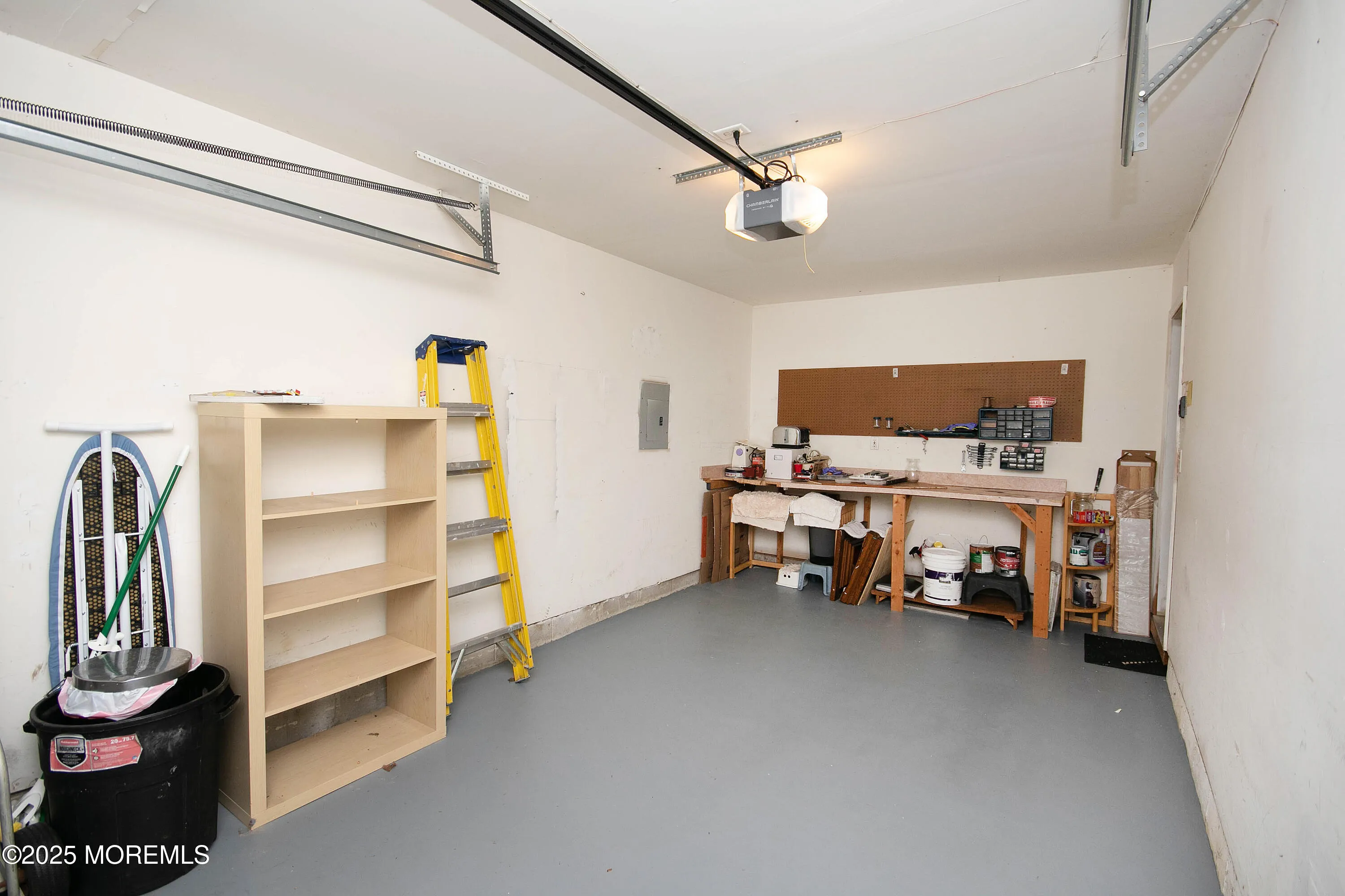 Holmdel, New Jersey 07733, United States, 2 Bedrooms Bedrooms, ,3 BathroomsBathrooms,Residential,Active,91806