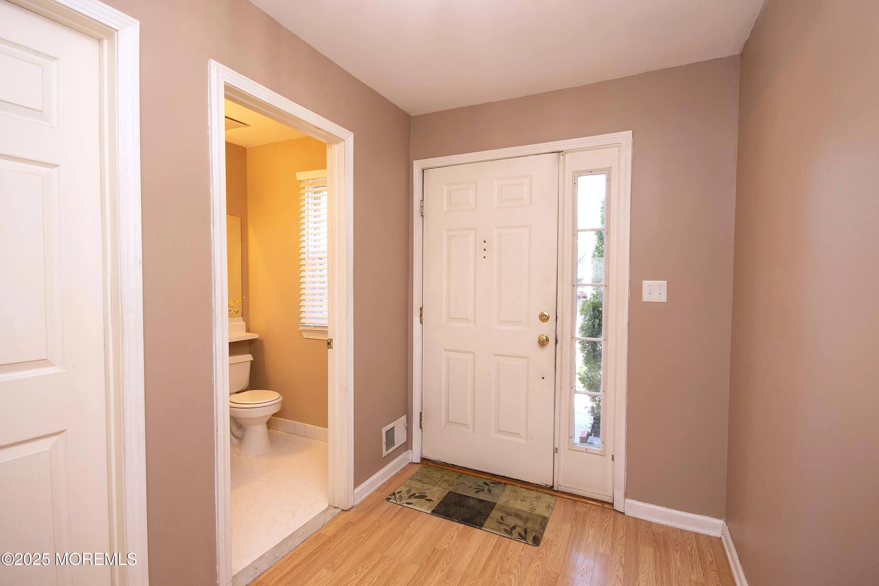 Holmdel, New Jersey 07733, United States, 2 Bedrooms Bedrooms, ,3 BathroomsBathrooms,Residential,Active,91806