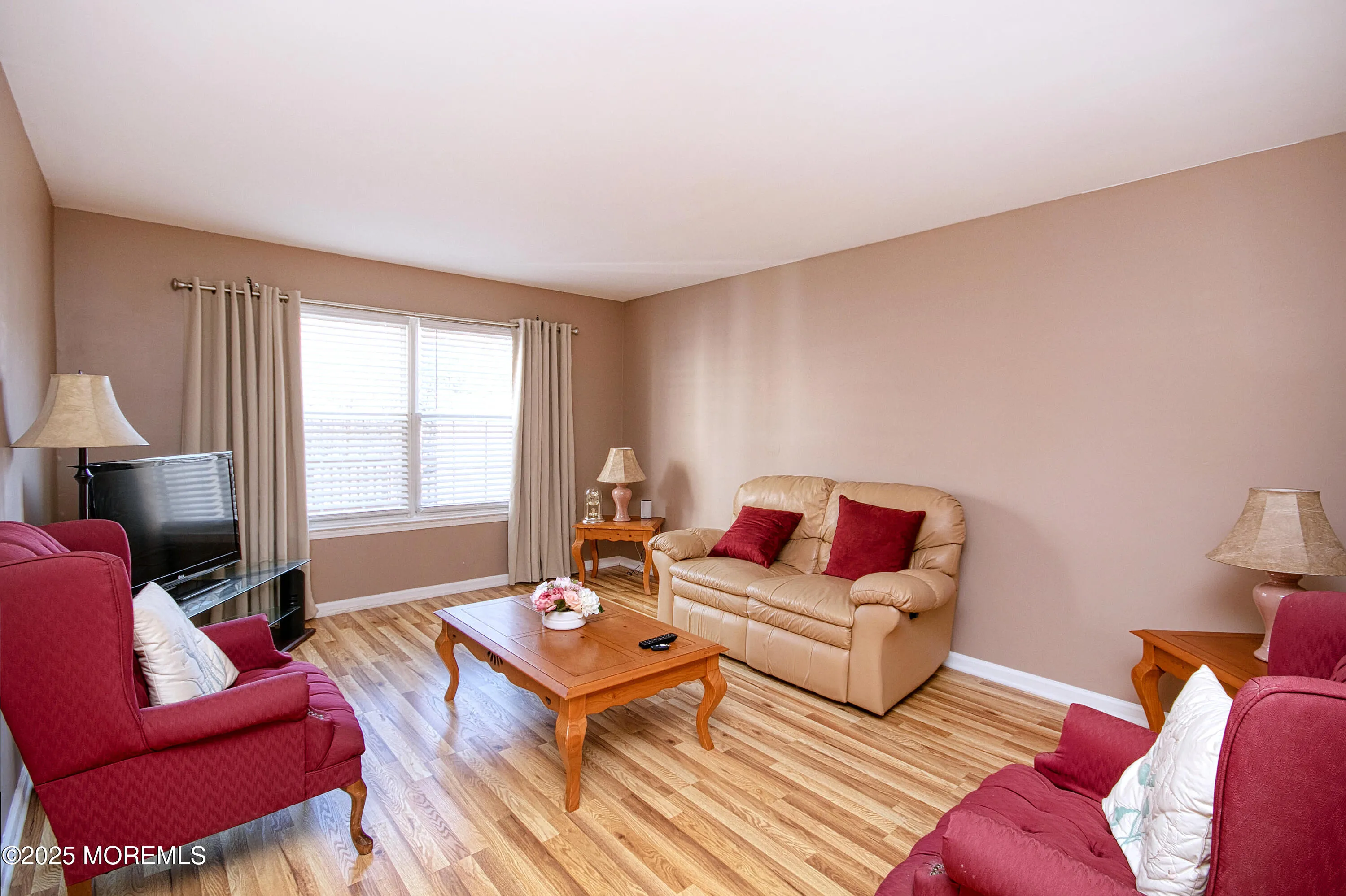 Holmdel, New Jersey 07733, United States, 2 Bedrooms Bedrooms, ,3 BathroomsBathrooms,Residential,Active,91806