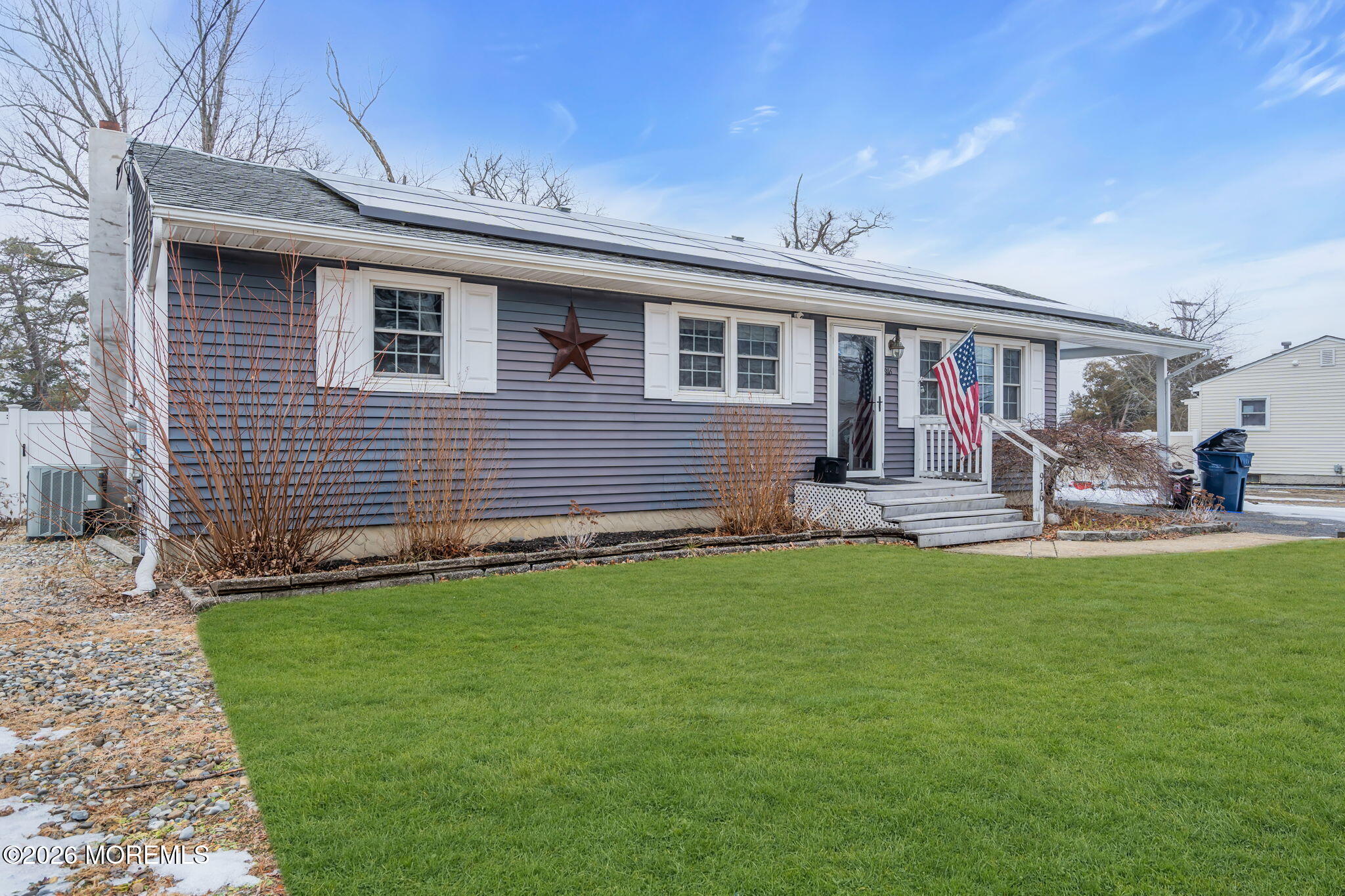 916 Beachwood Boulevard