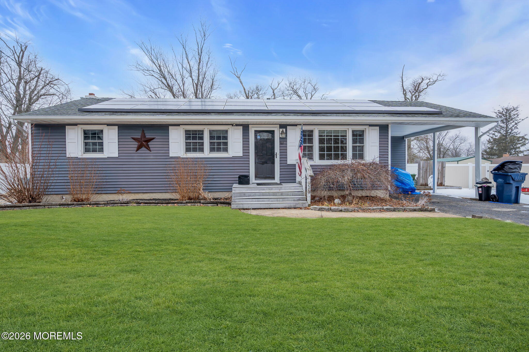 916 Beachwood Boulevard