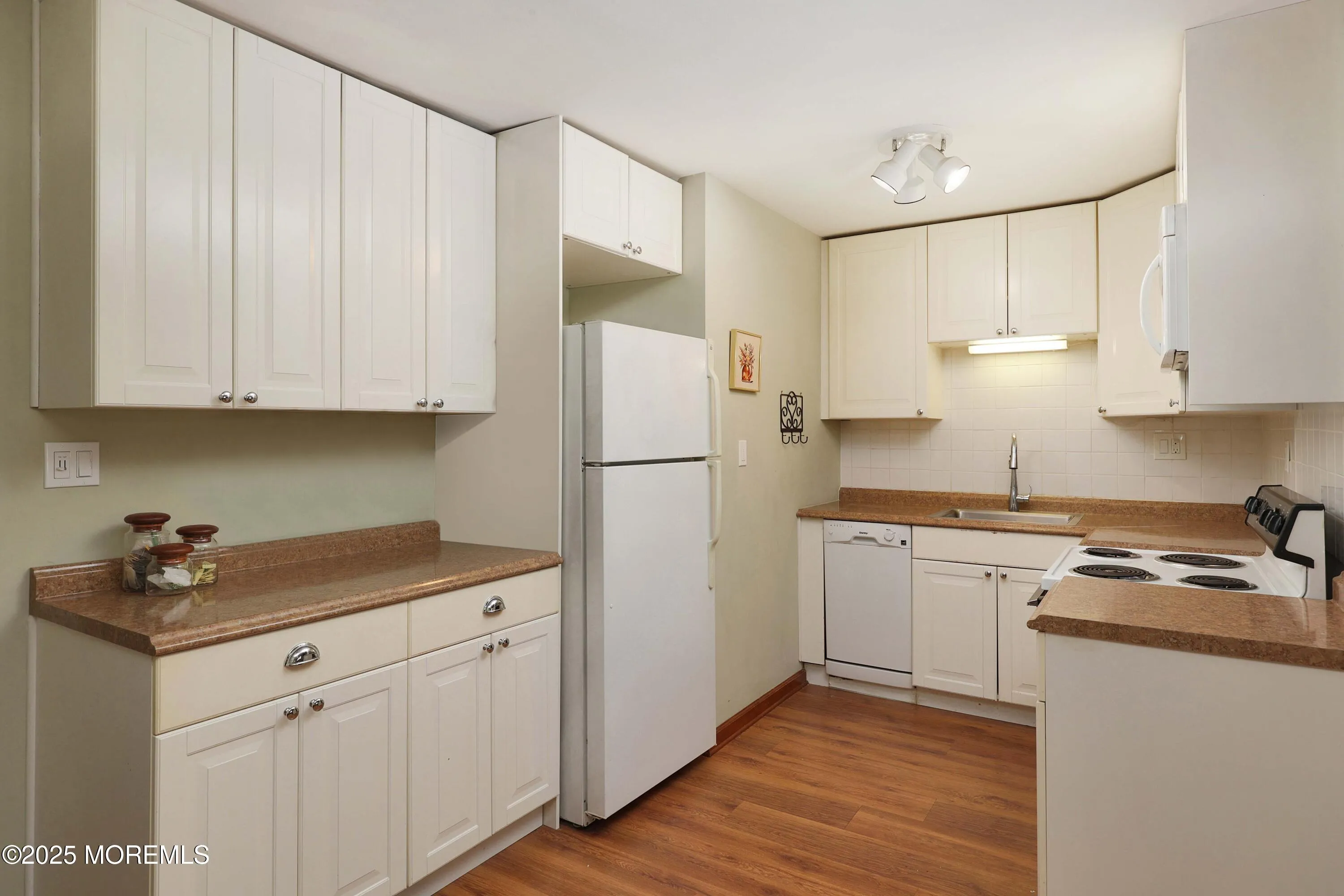 Belmar, New Jersey 07719, United States, 1 Bedroom Bedrooms, ,1 BathroomBathrooms,Residential,Active,226809