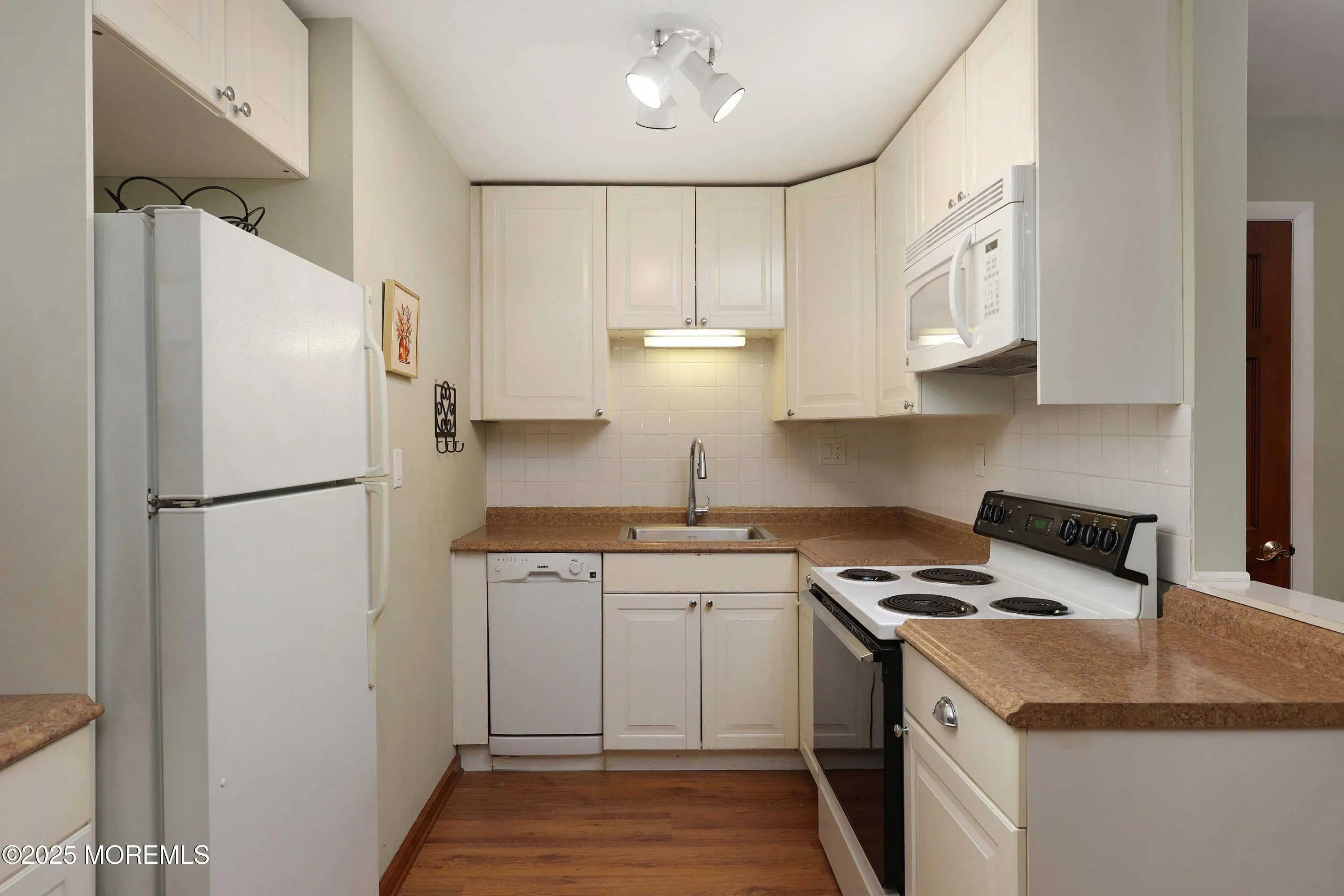 Belmar, New Jersey 07719, United States, 1 Bedroom Bedrooms, ,1 BathroomBathrooms,Residential,Active,226809