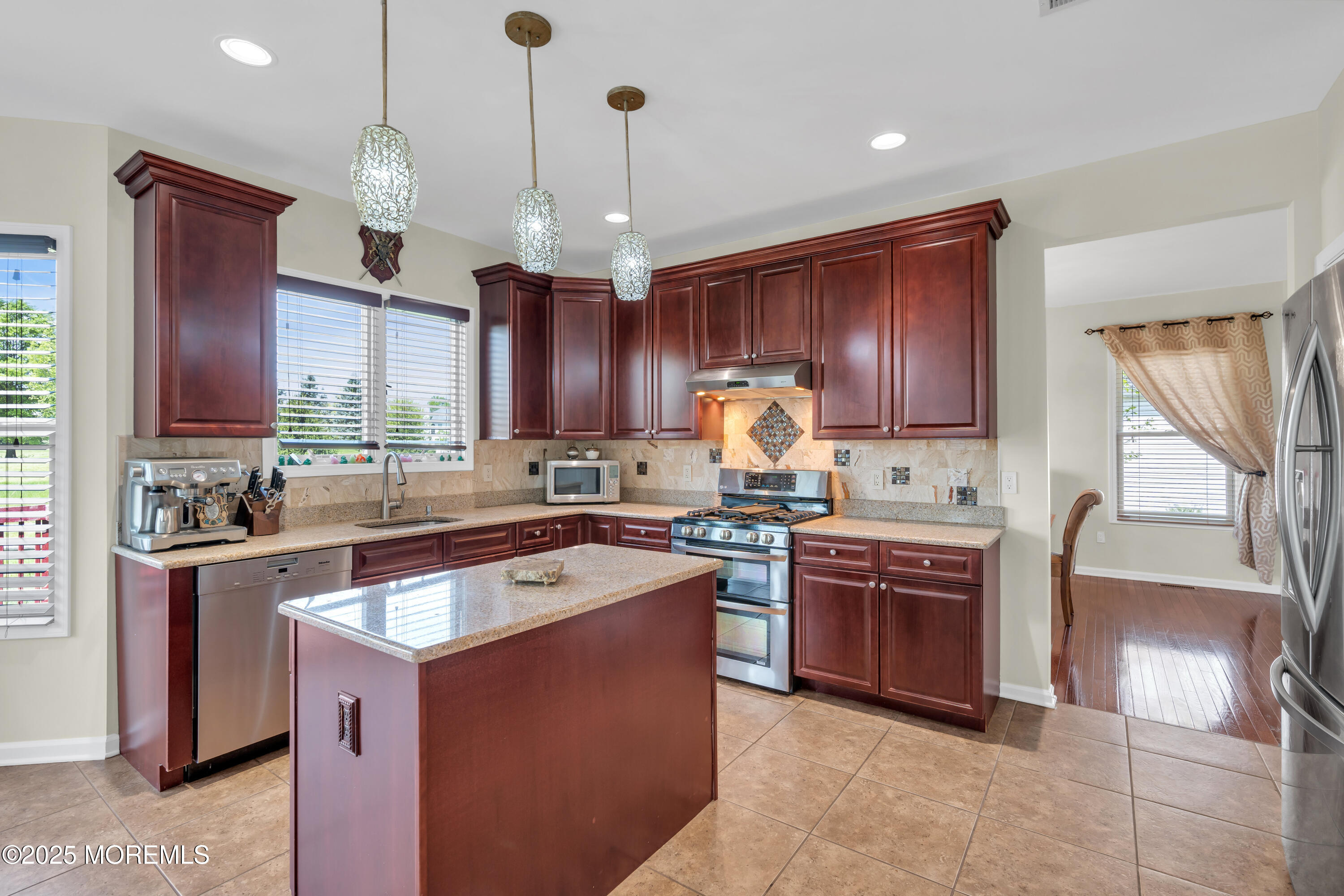 8 Hedgerow Lane, Manalapan, New Jersey image 22