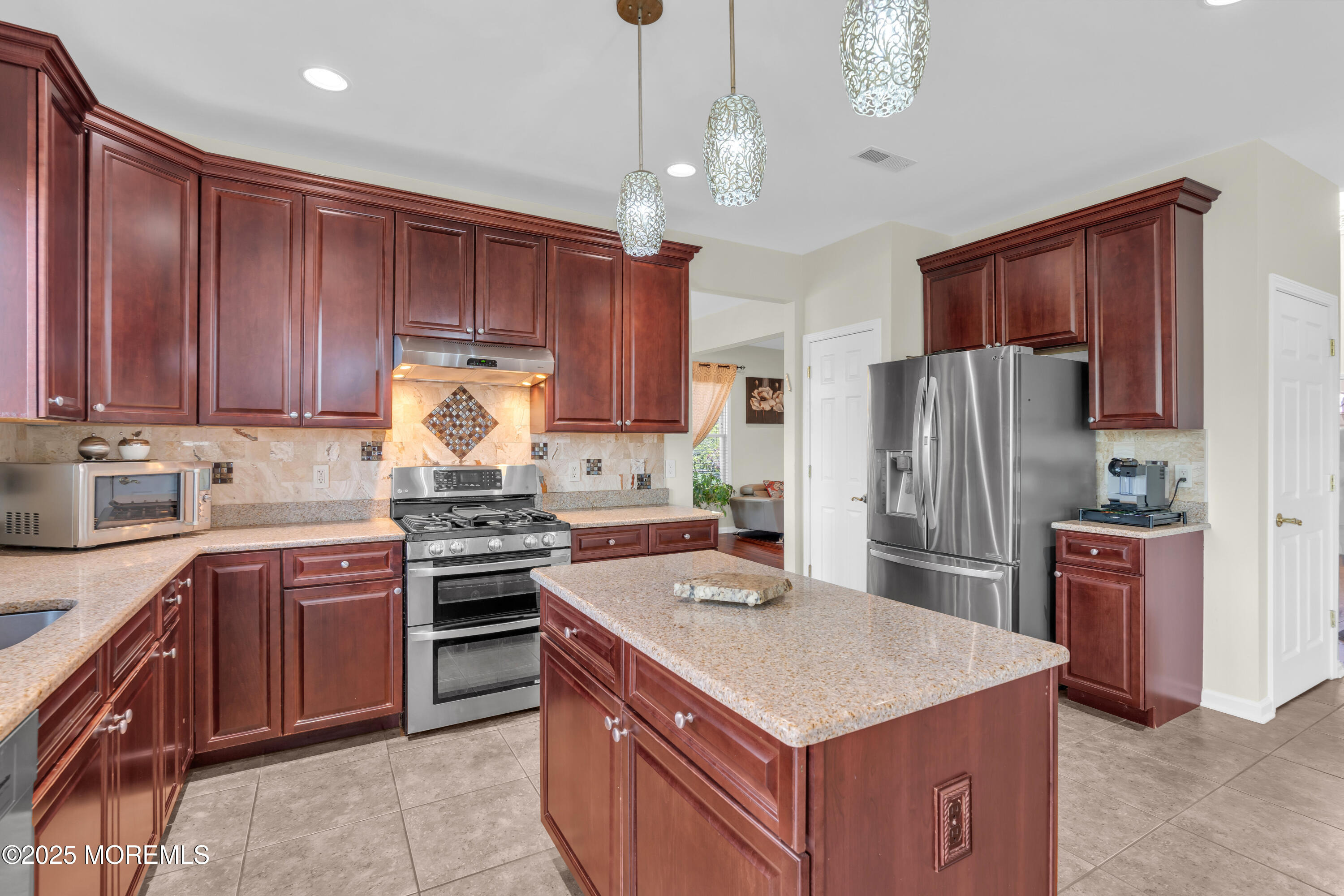 8 Hedgerow Lane, Manalapan, New Jersey image 23
