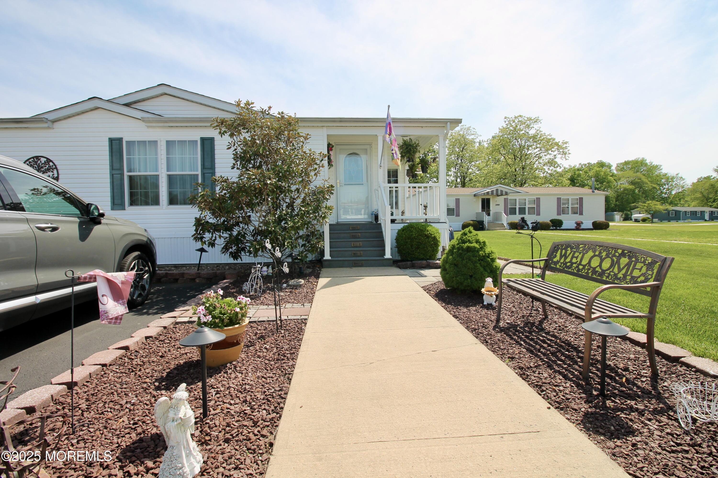 397 Finch Way, Freehold, New Jersey image 4