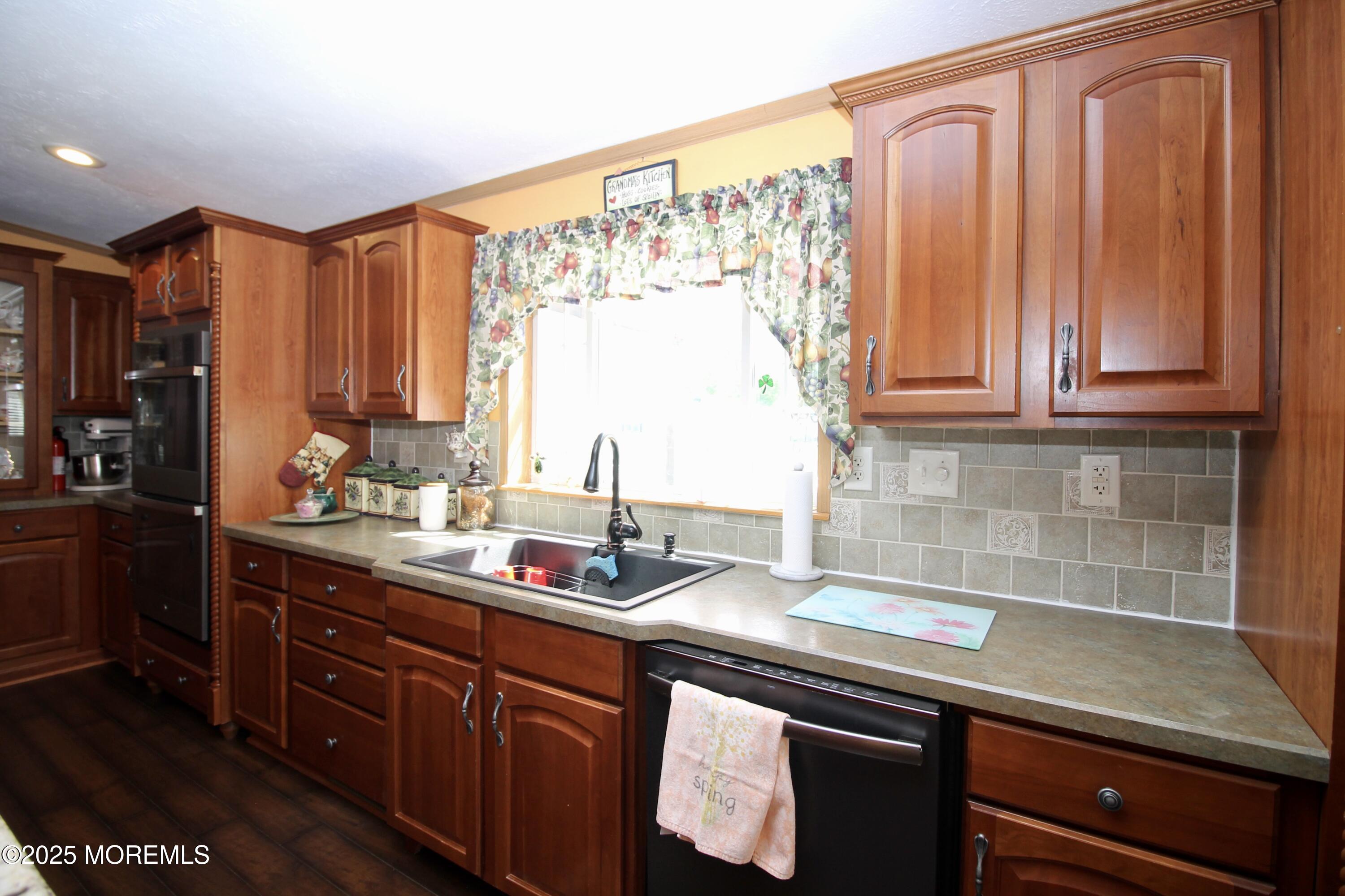 397 Finch Way, Freehold, New Jersey image 15