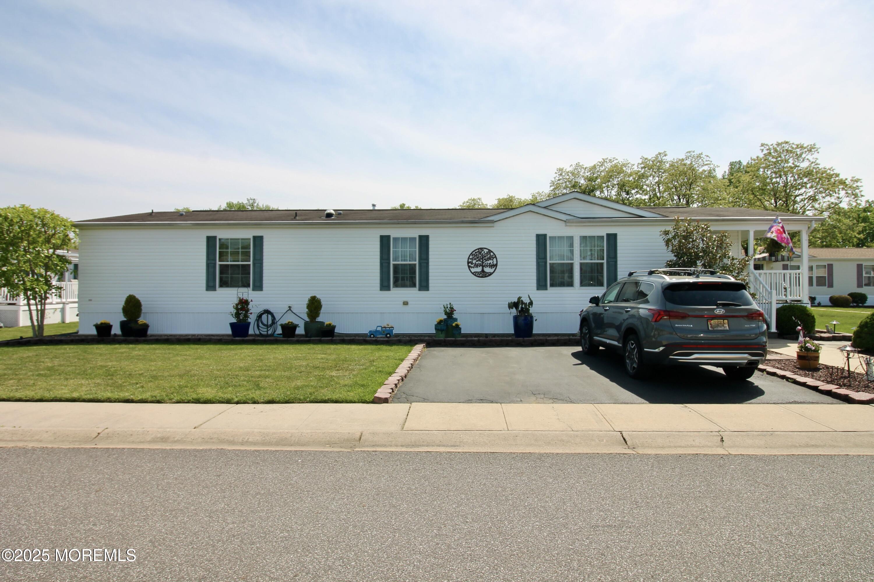 397 Finch Way, Freehold, New Jersey image 1