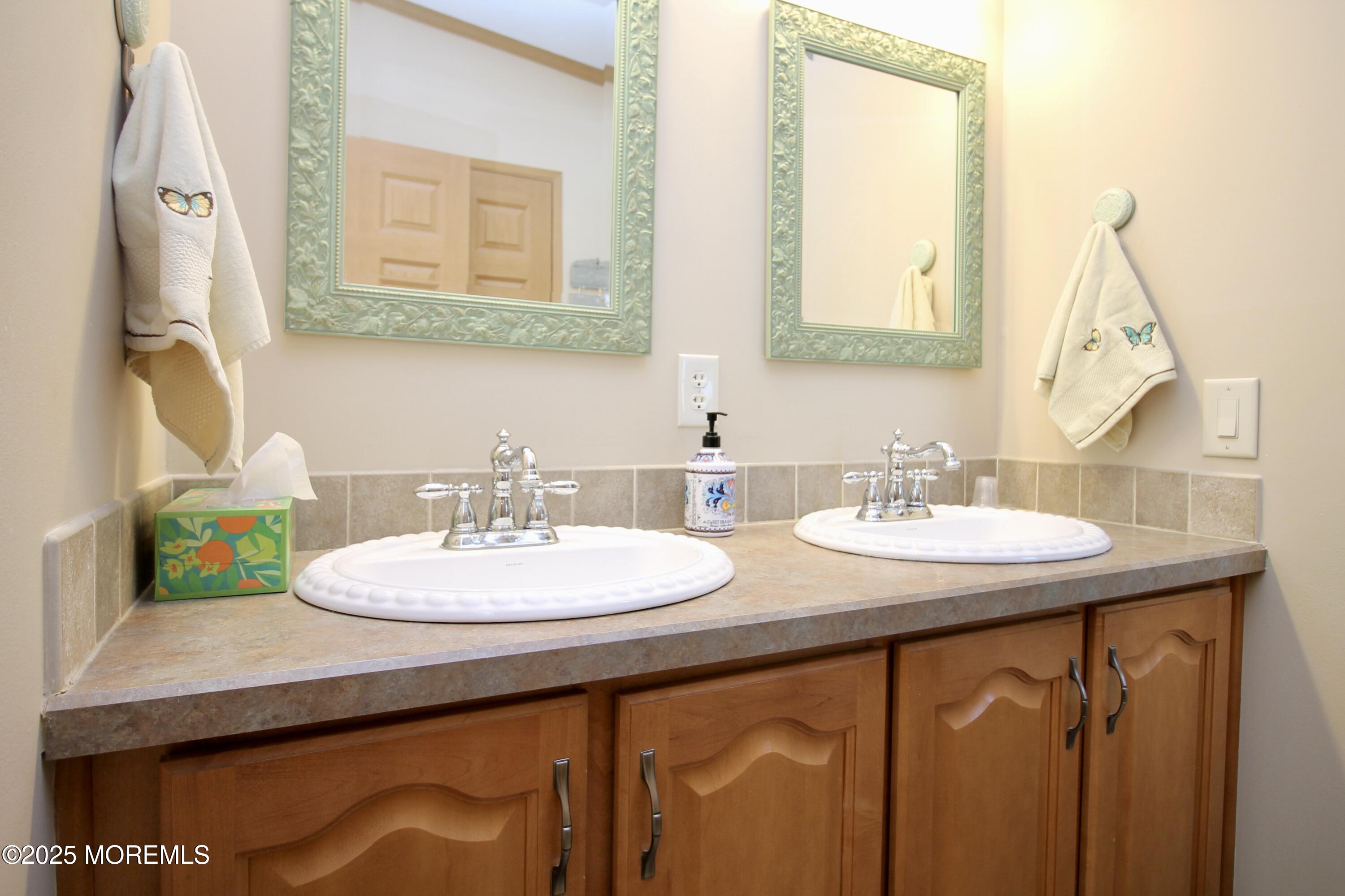 397 Finch Way, Freehold, New Jersey image 30