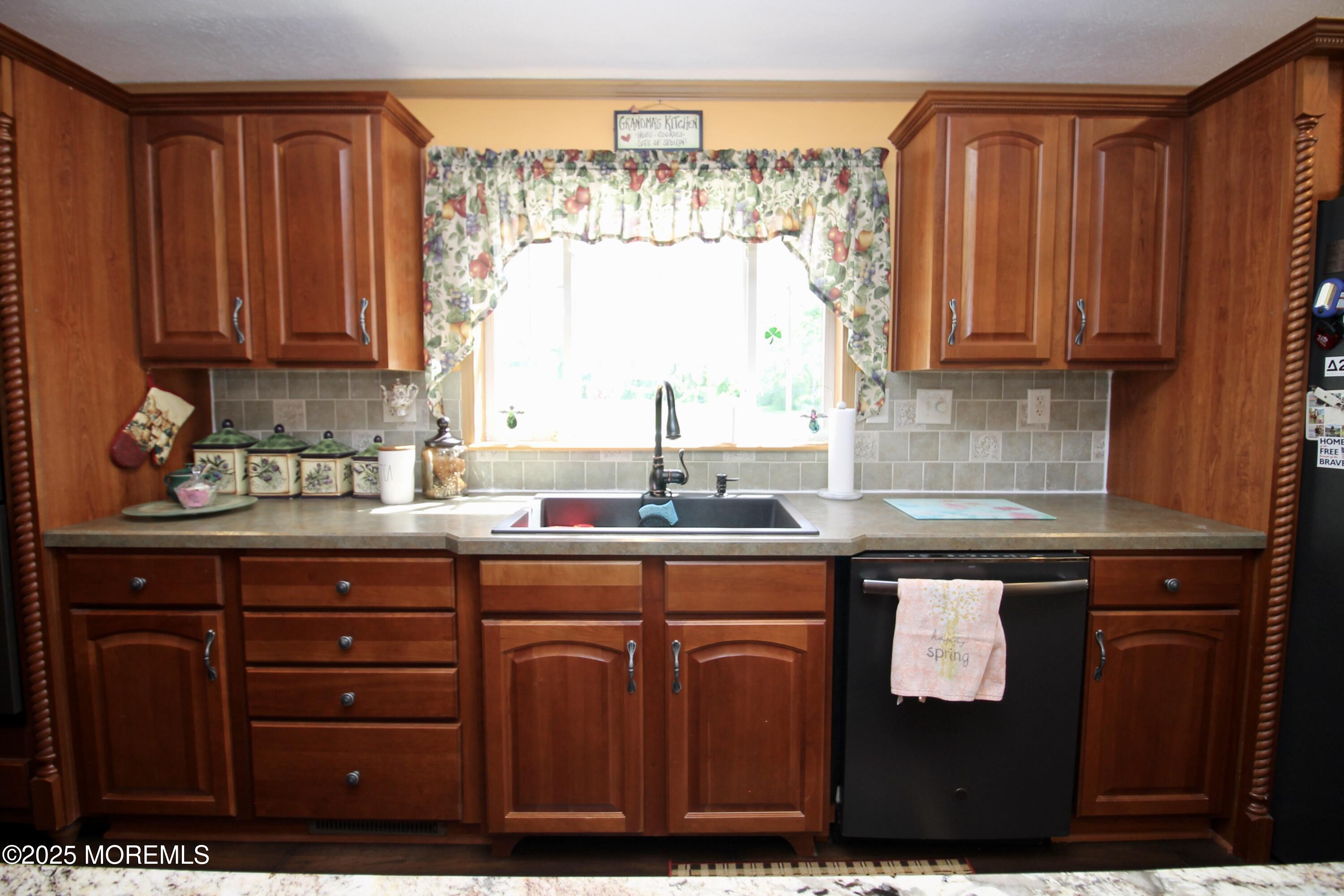 397 Finch Way, Freehold, New Jersey image 16