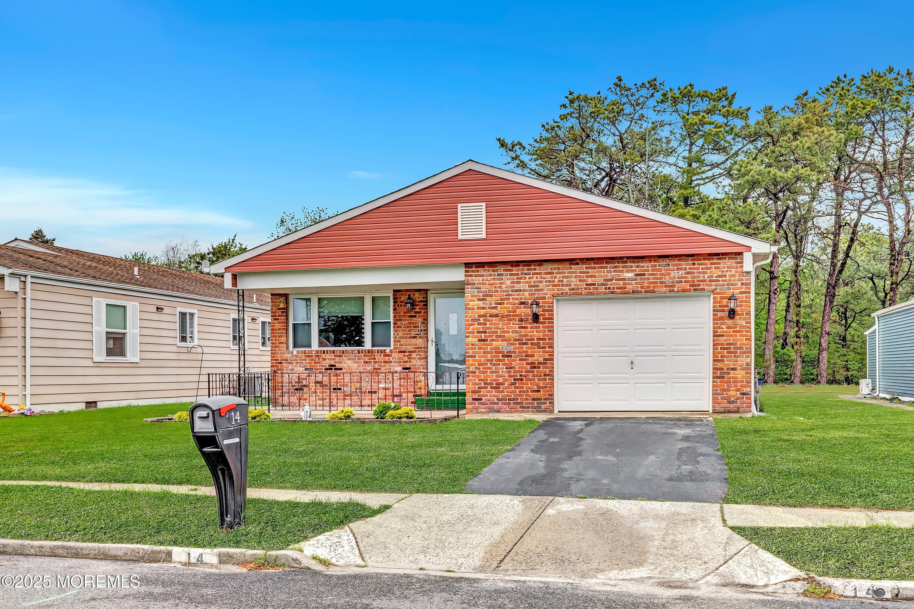 14 Santiago Drive W