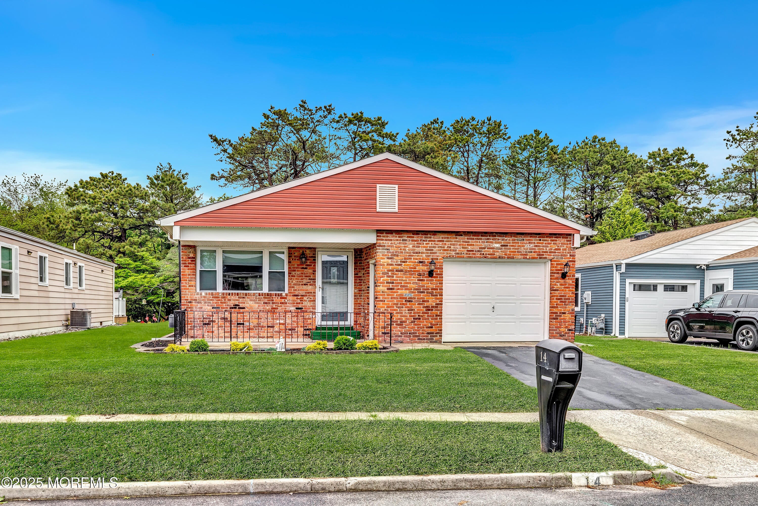 14 Santiago Drive W