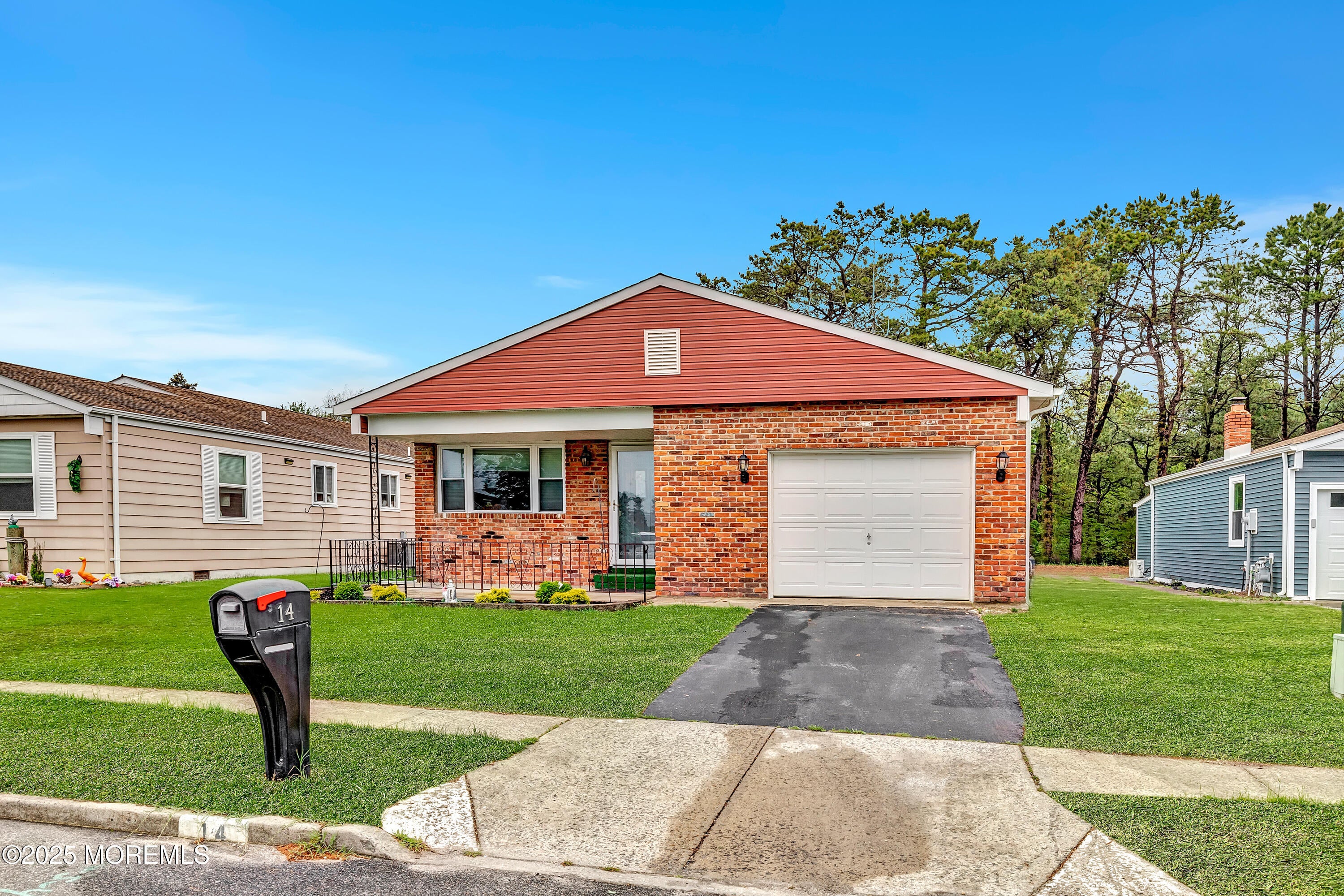 14 Santiago Drive W