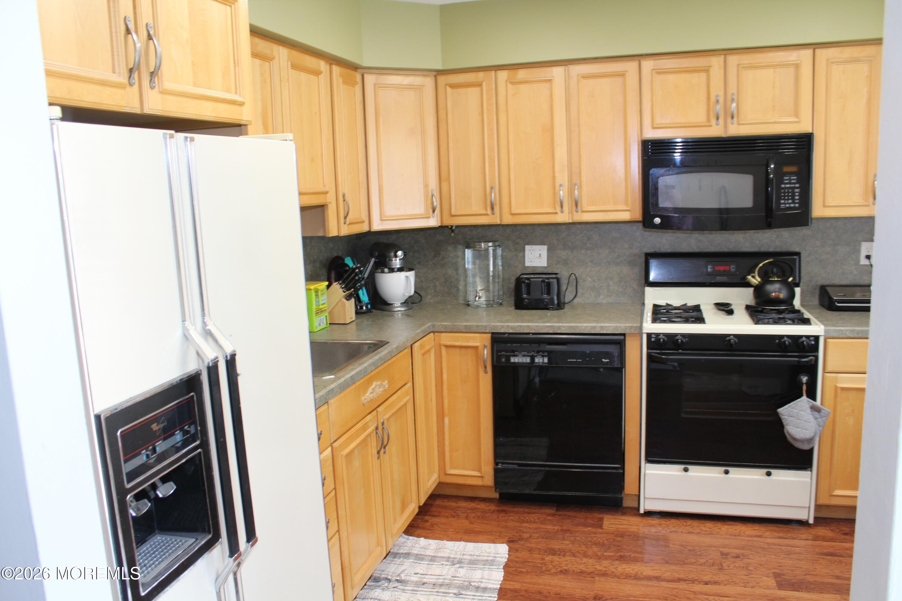 96 Joan Court - Photo 2