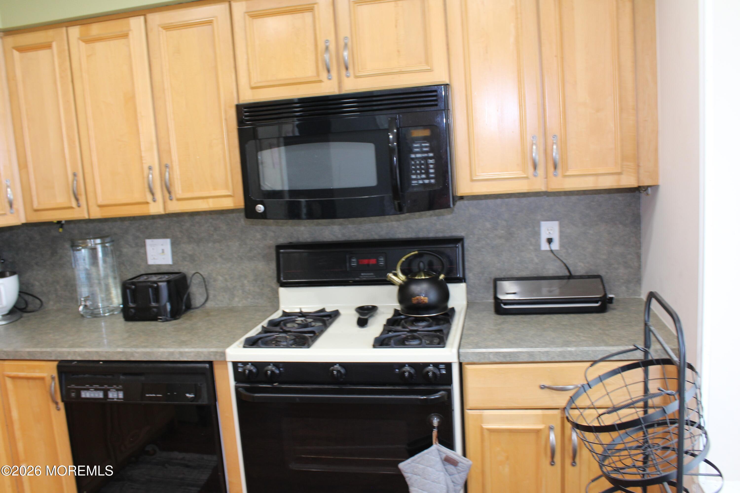 96 Joan Court - Photo 3
