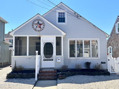 Photo of 118 E Maryland Avenue, Long Beach Twp, NJ 08008 (MLS # 22610581)