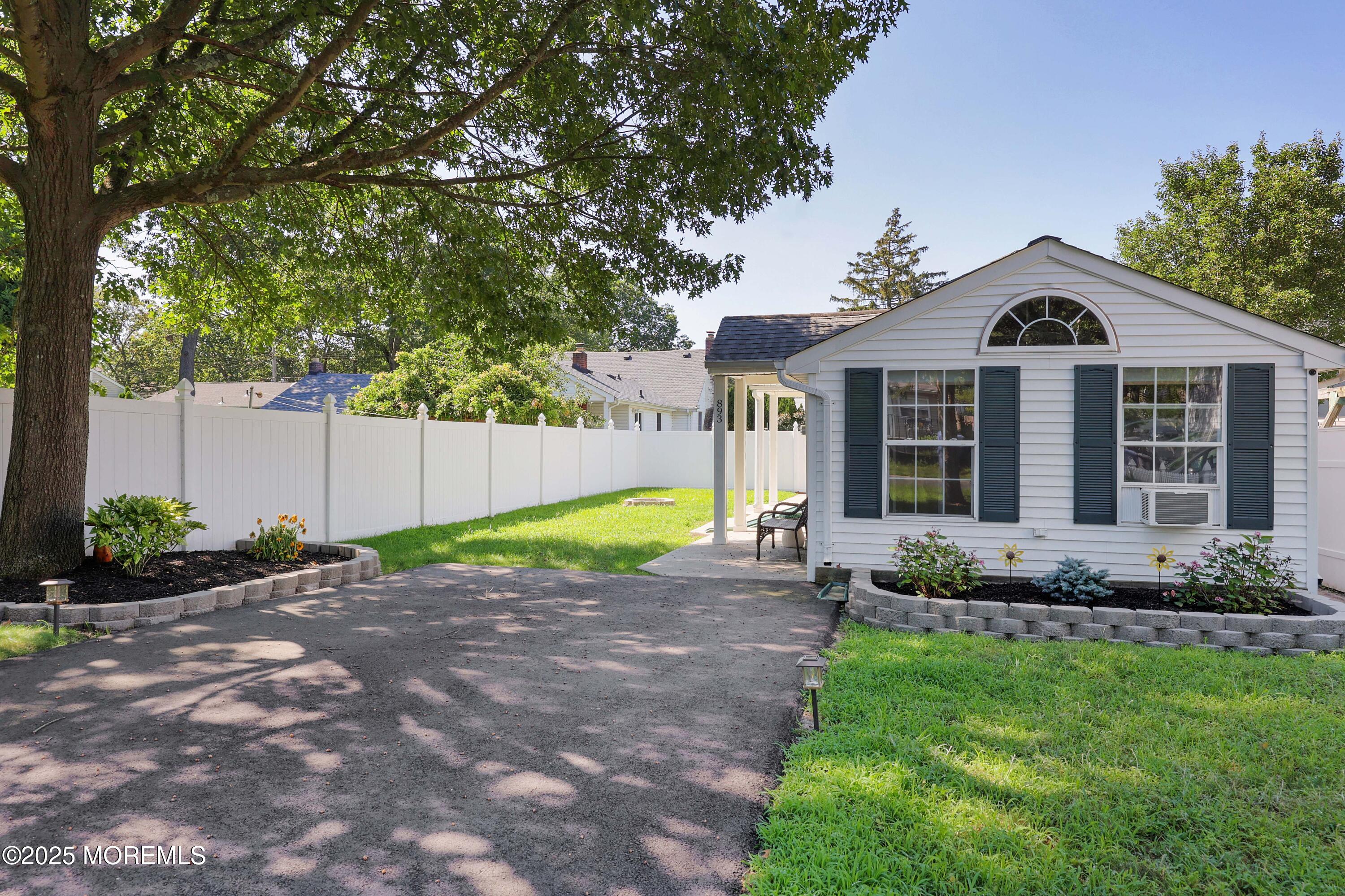 893 Linden Avenue