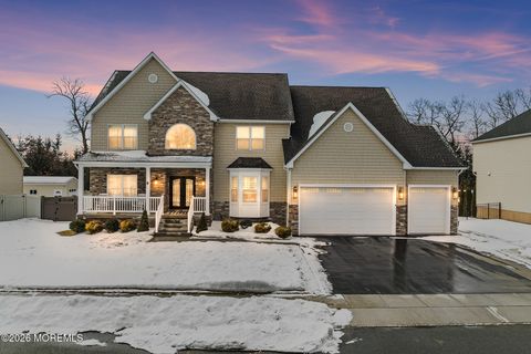 Photo of 8 Cindy Court, Howell, NJ 07731 (MLS # 22604384)