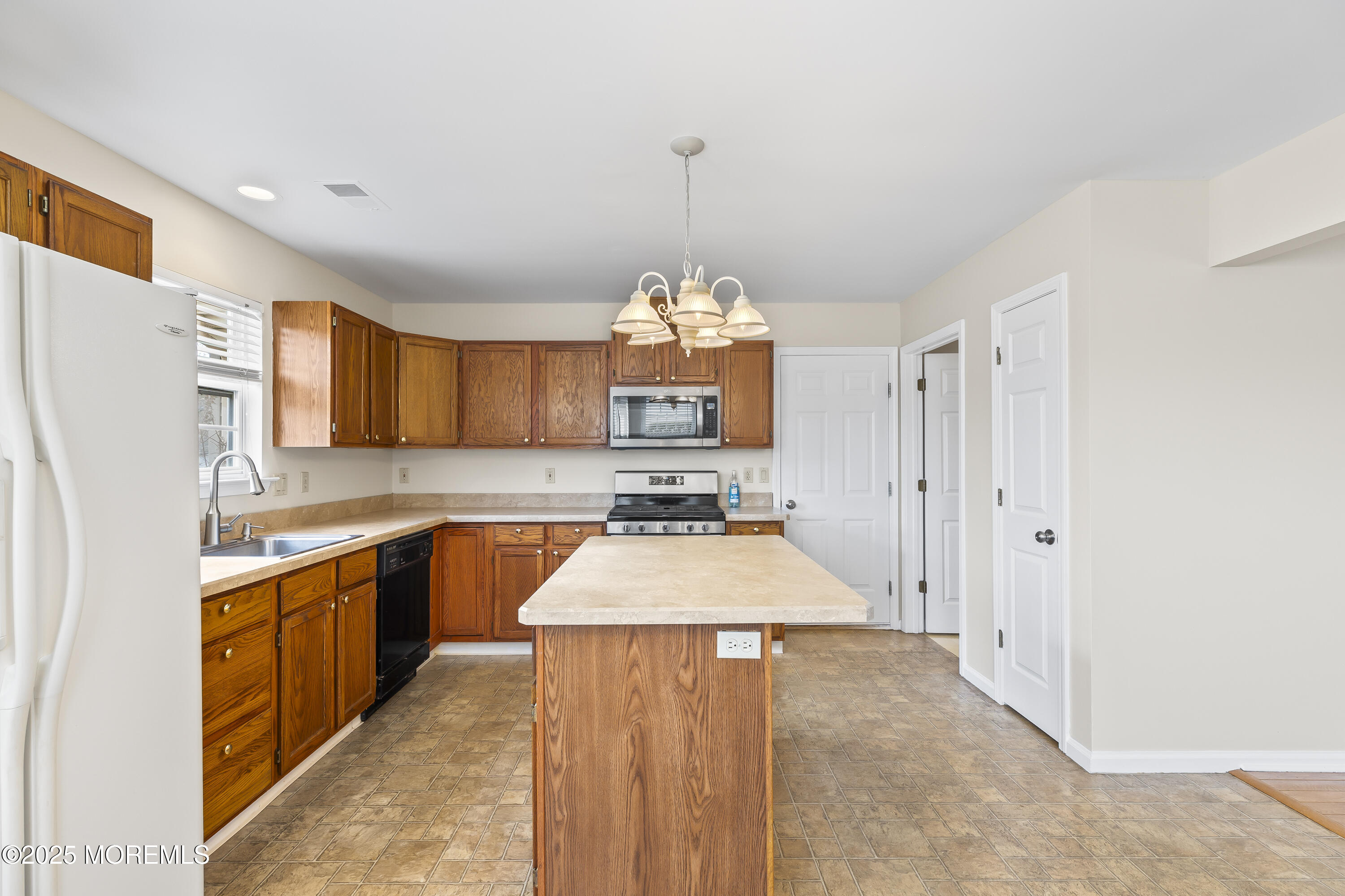 2335 Logan Court, Toms River, New Jersey image 11