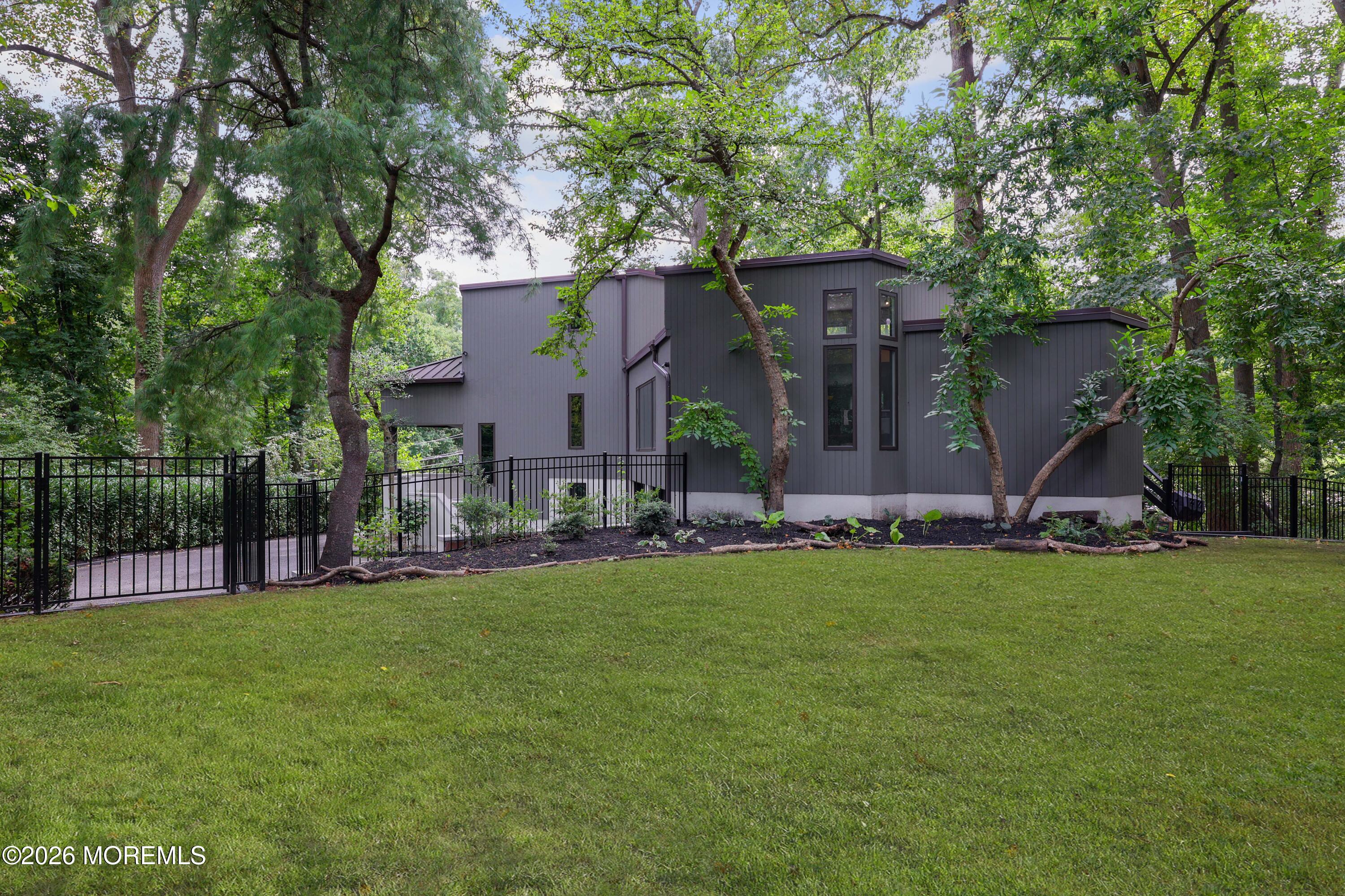 2 Fox Hunt Road