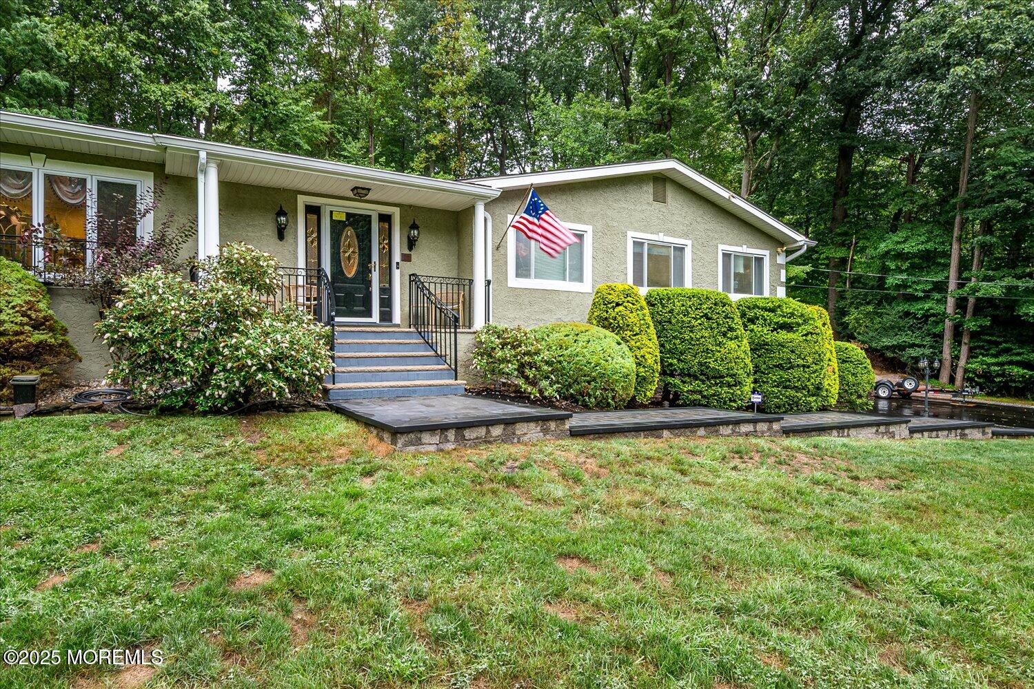 11 Mount Drive