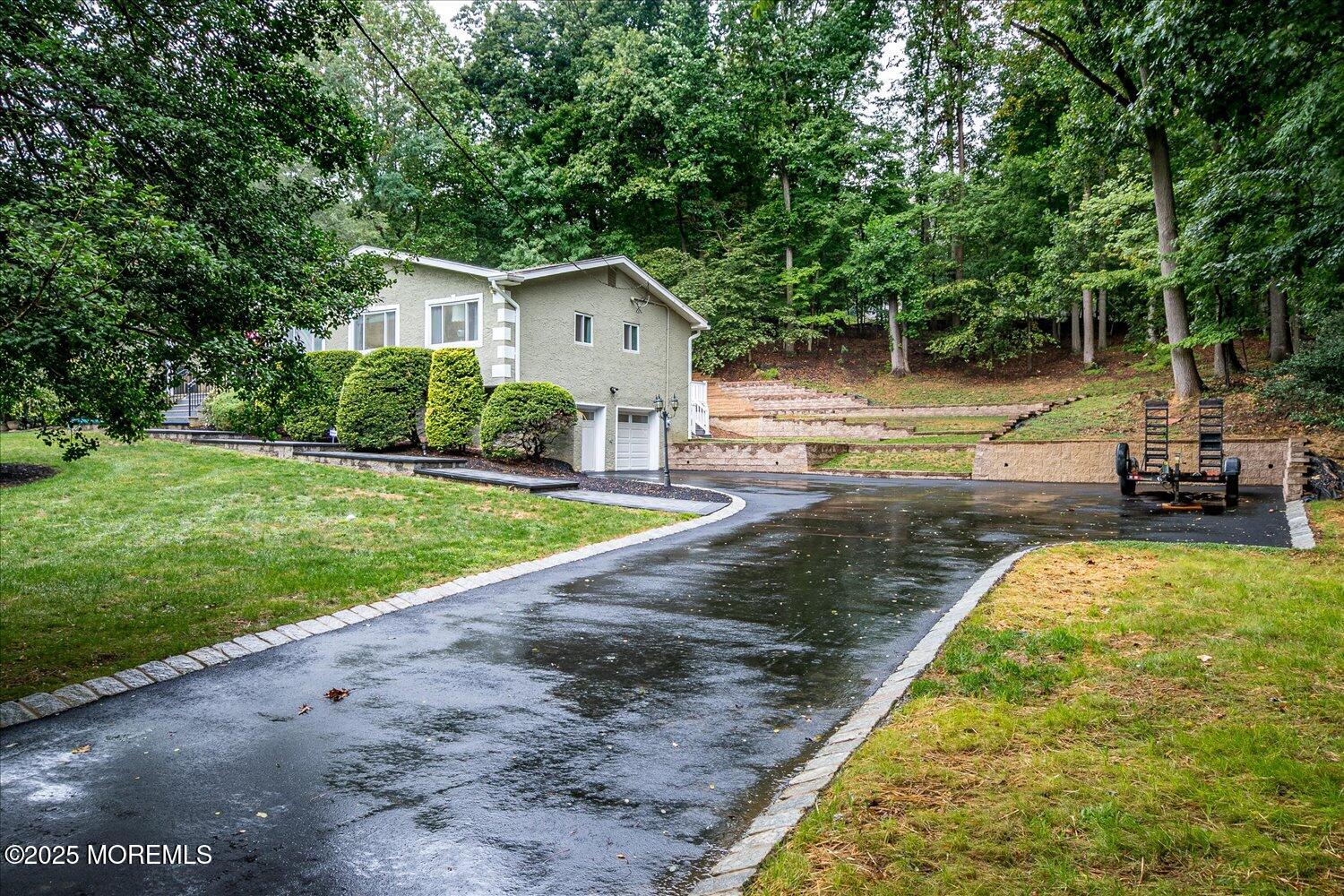 11 Mount Drive