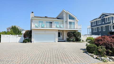 Homes For Rent - 702 Newell Avenue<br/> Manahawkin, NJ 08050