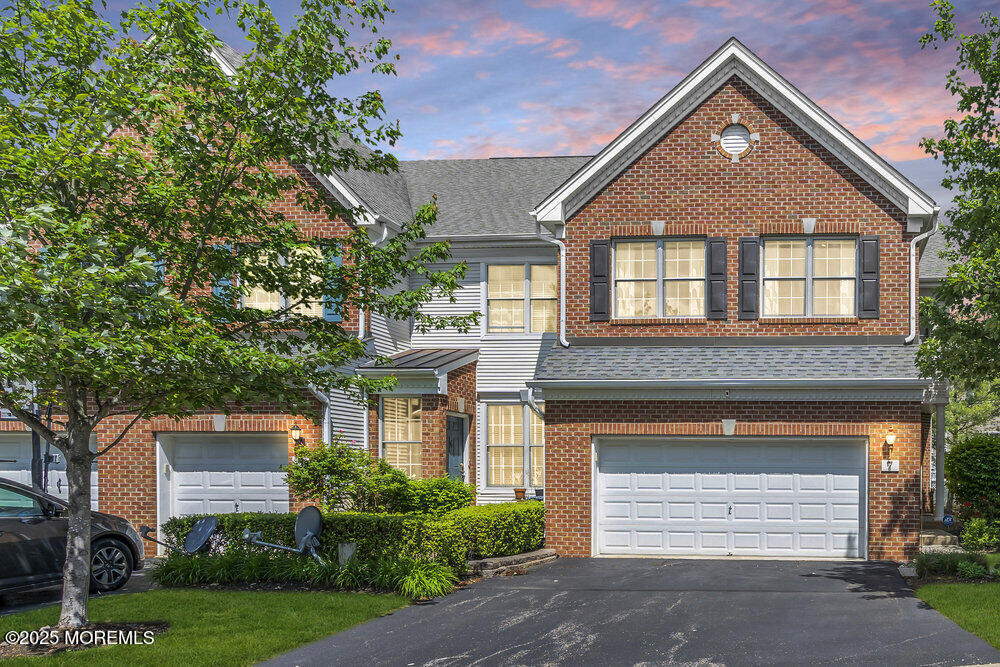 7 Hummingbird Drive